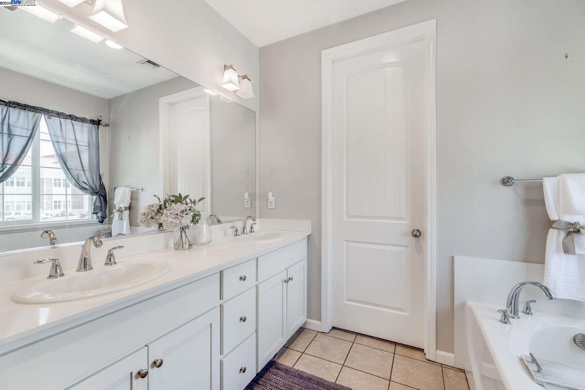 Detail Gallery Image 19 of 31 For 34 Belle Harbor Cir, Pittsburg,  CA 94565 - 4 Beds | 2/1 Baths