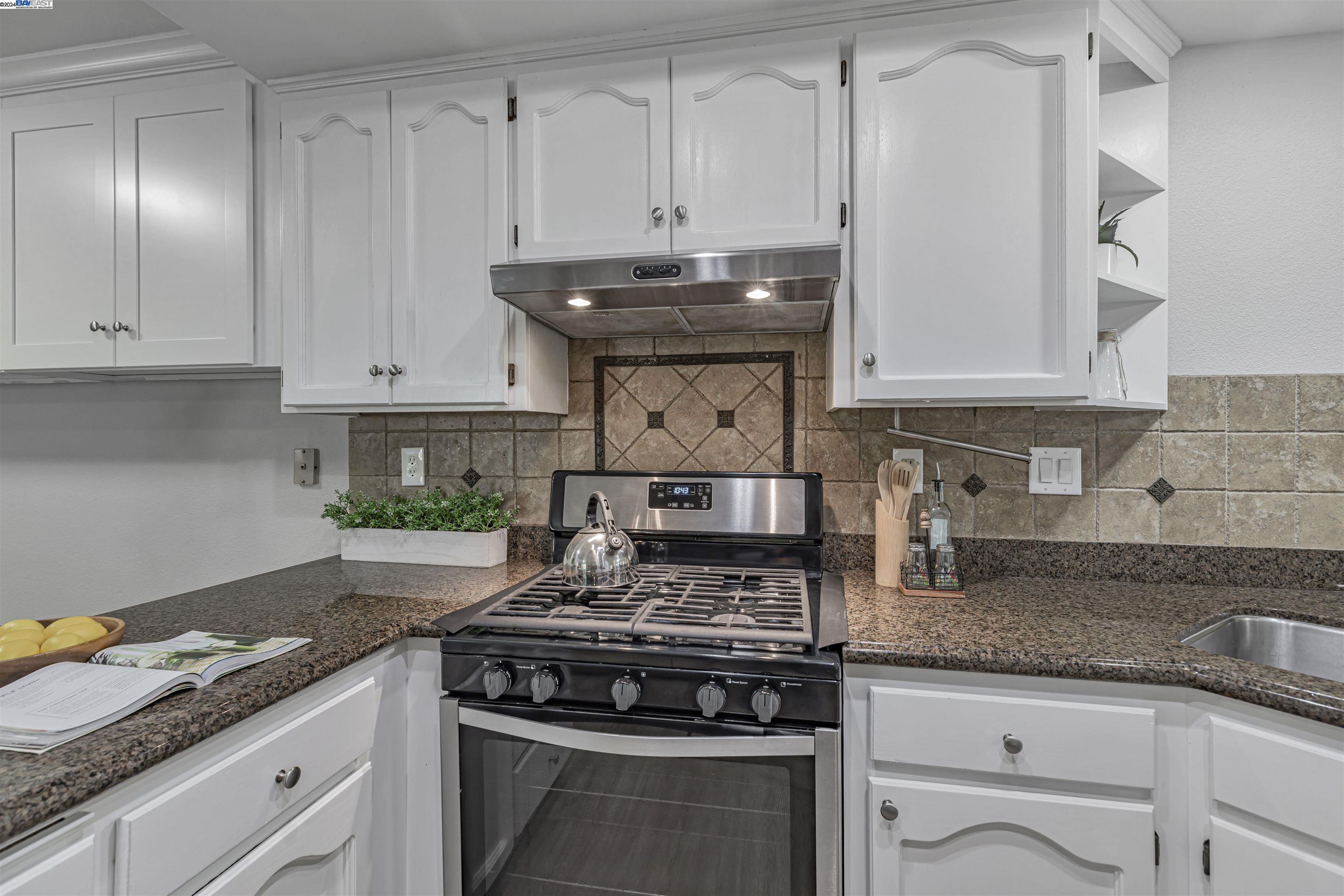 Detail Gallery Image 13 of 51 For 2072 Calle Mesa Alta, Milpitas,  CA 95035 - 3 Beds | 2/1 Baths