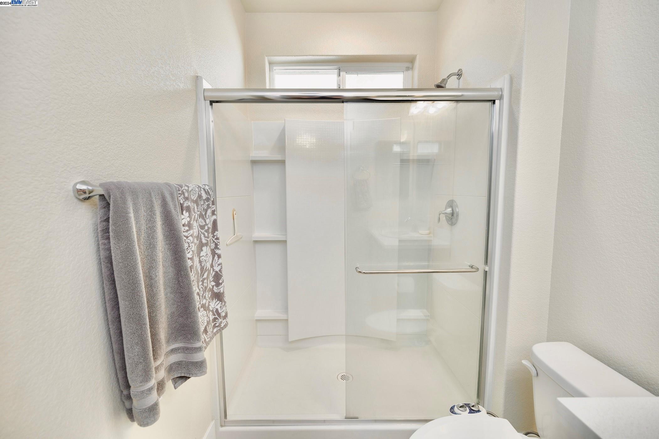 Detail Gallery Image 6 of 31 For 2363 Mozart Ave, Lathrop,  CA 95330 - 4 Beds | 3 Baths