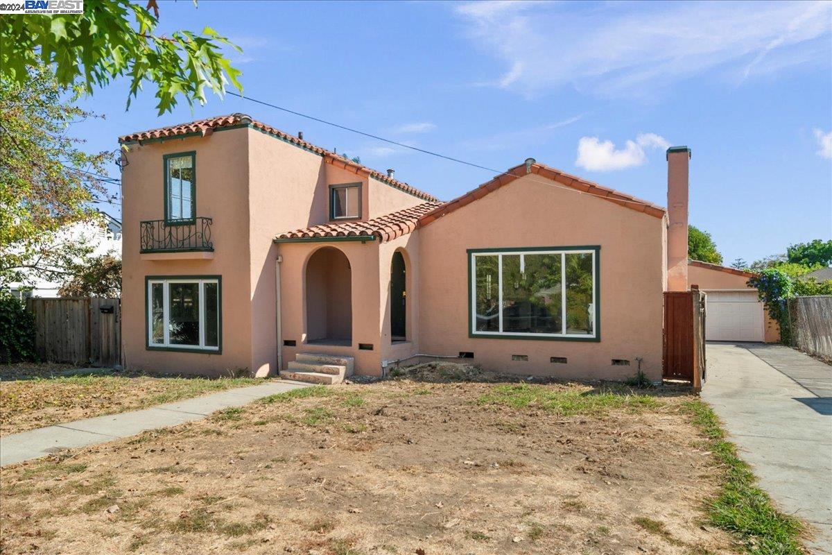 Detail Gallery Image 1 of 1 For 1076 8th Ave, Redwood City,  CA 94063 - 4 Beds | 3 Baths