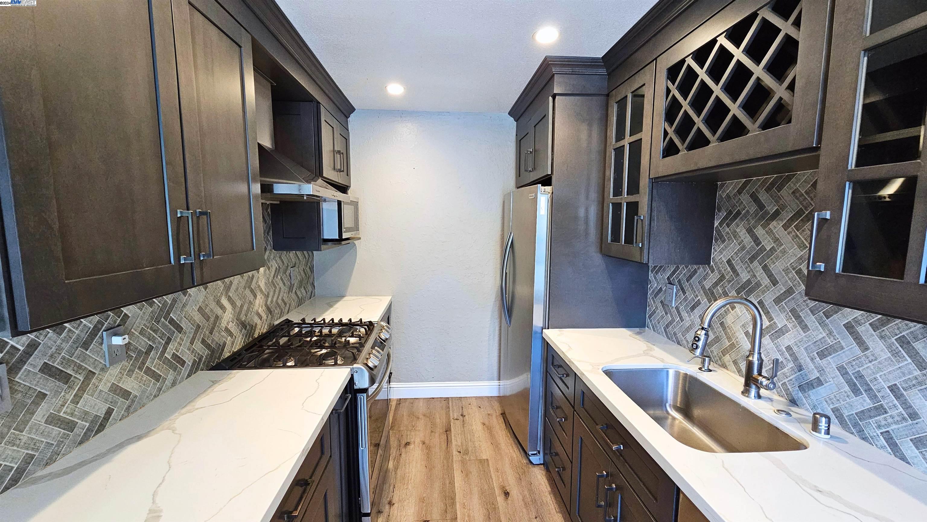 More Details about MLS # 41076584 : 2040 SIERRA RD # 5
