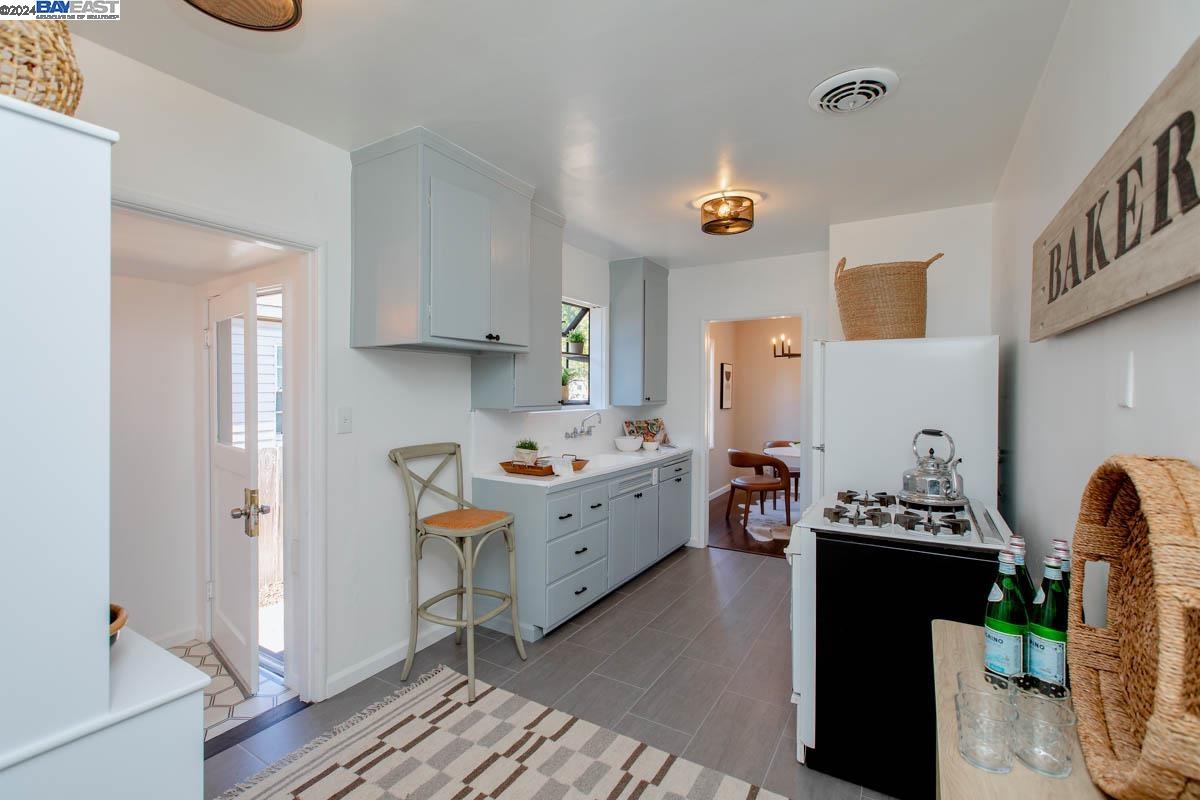 Detail Gallery Image 17 of 40 For 3284 Encinal Ave, Alameda,  CA 94501 - 2 Beds | 1 Baths