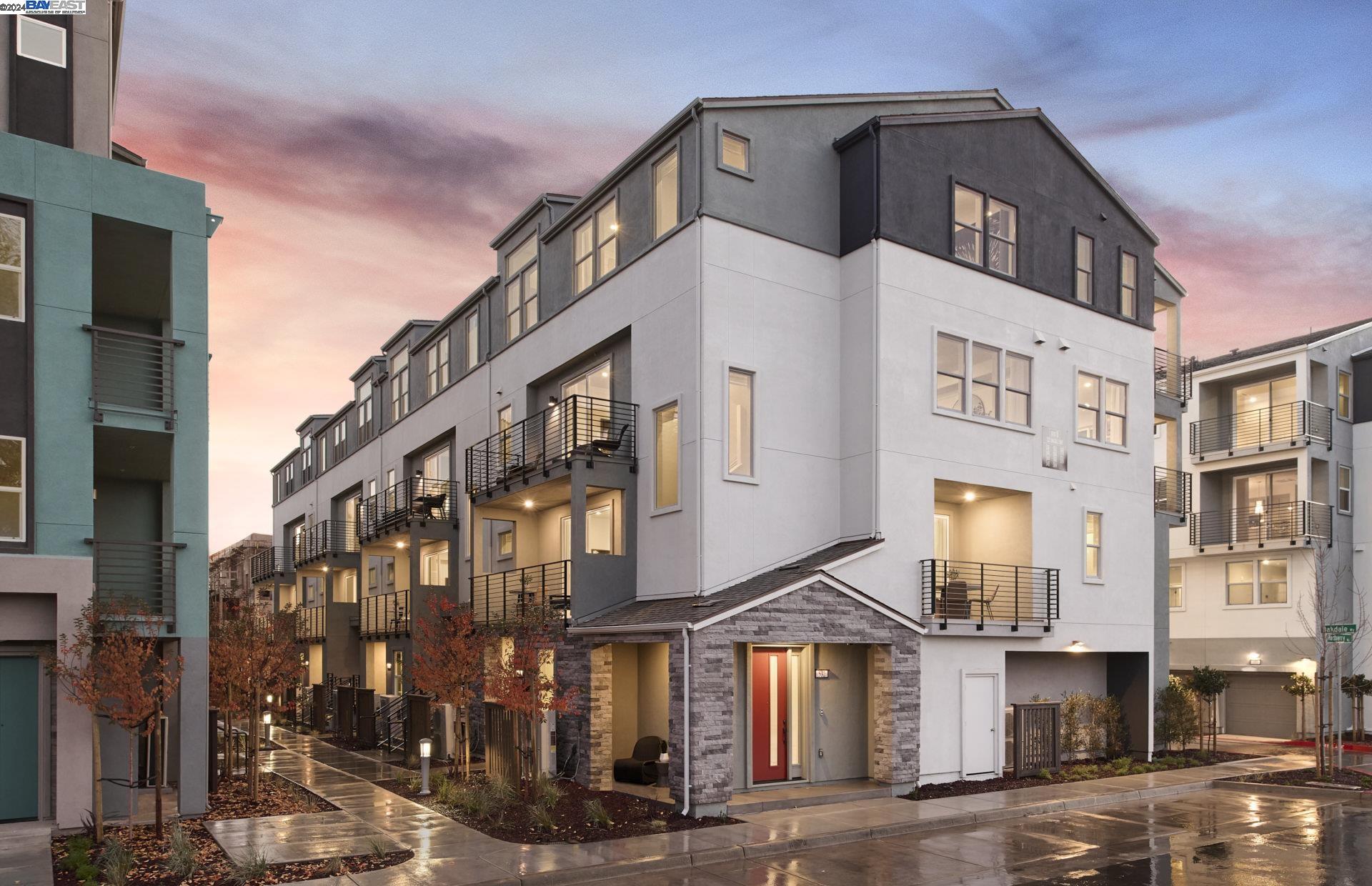 Detail Gallery Image 1 of 1 For 617 Oakdale Way #228-23,  San Jose,  CA 95117 - 4 Beds | 3 Baths