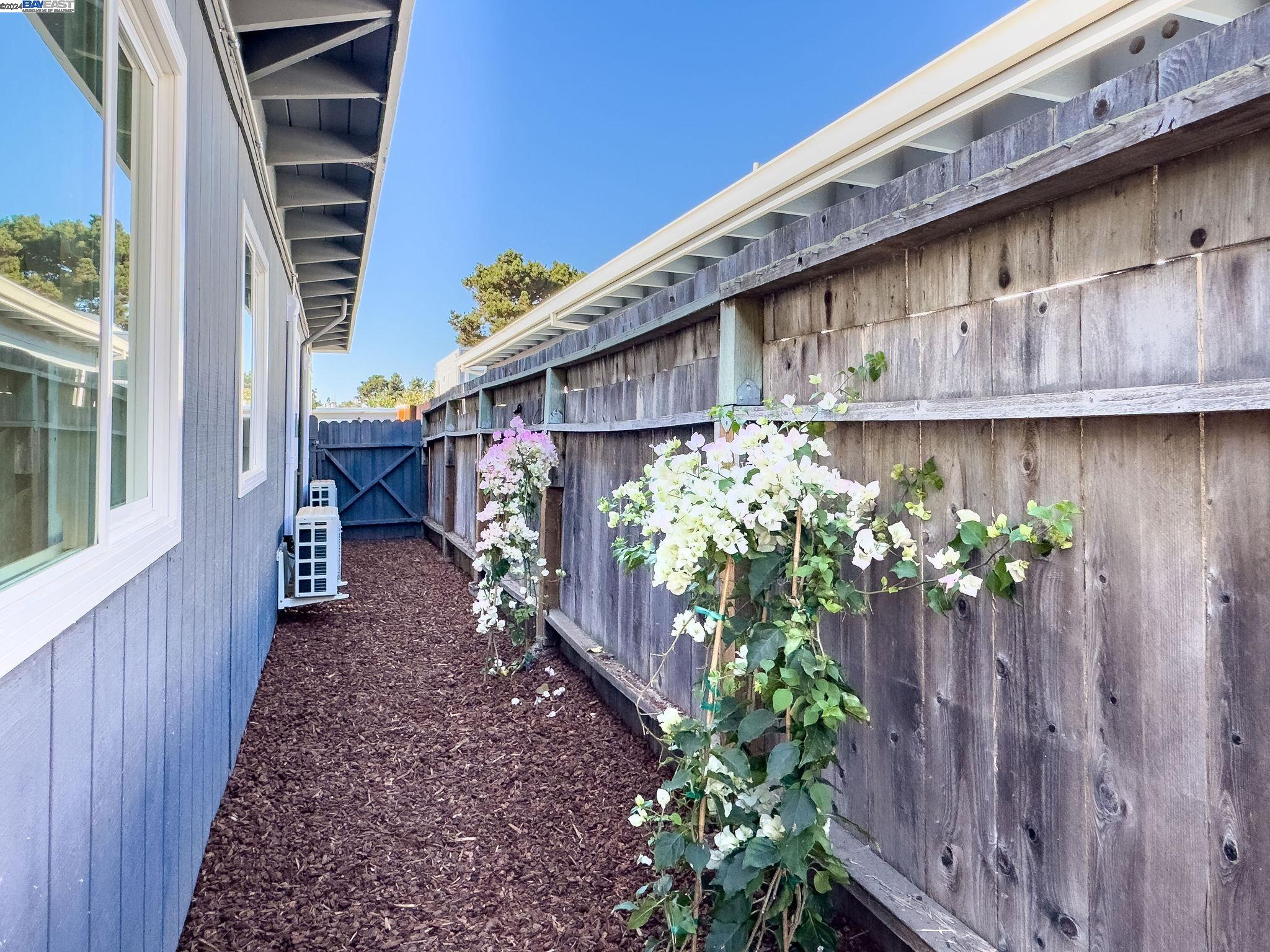 Detail Gallery Image 50 of 56 For 1540 Newbridge Ave., San Mateo,  CA 94401 - 3 Beds | 2 Baths