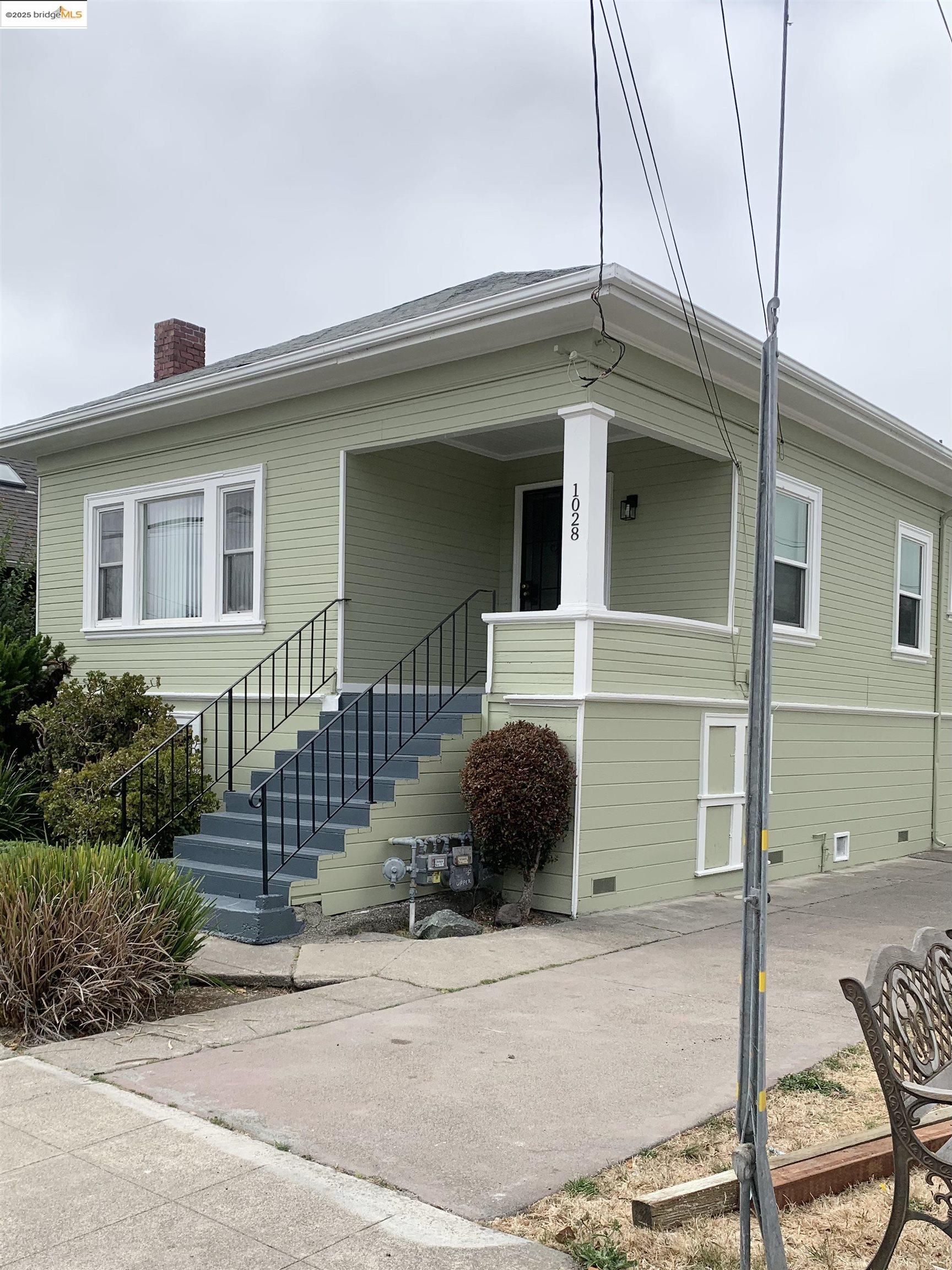 Detail Gallery Image 2 of 27 For 1028 61st St, Oakland,  CA 94608 - – Beds | – Baths