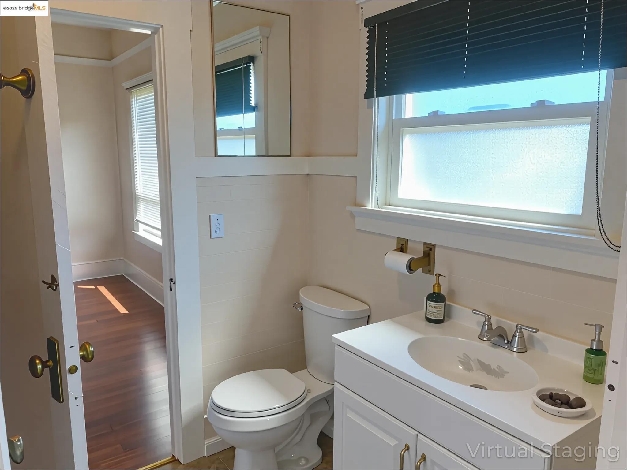 Detail Gallery Image 15 of 27 For 1028 61st St, Oakland,  CA 94608 - – Beds | – Baths