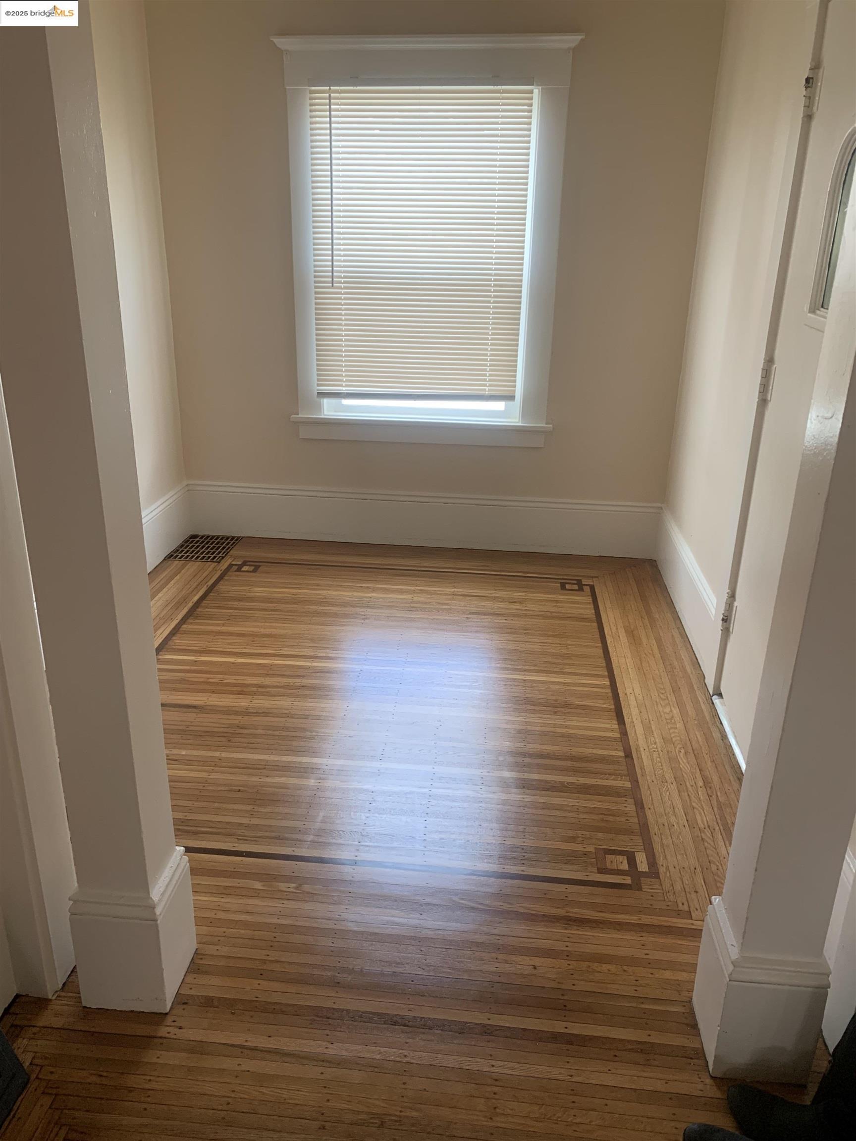 Detail Gallery Image 16 of 27 For 1028 61st St, Oakland,  CA 94608 - – Beds | – Baths