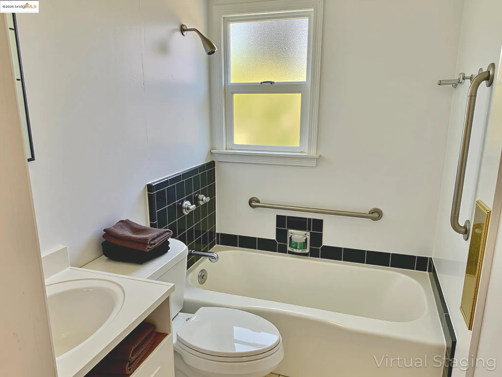 Detail Gallery Image 21 of 27 For 1028 61st St, Oakland,  CA 94608 - – Beds | – Baths