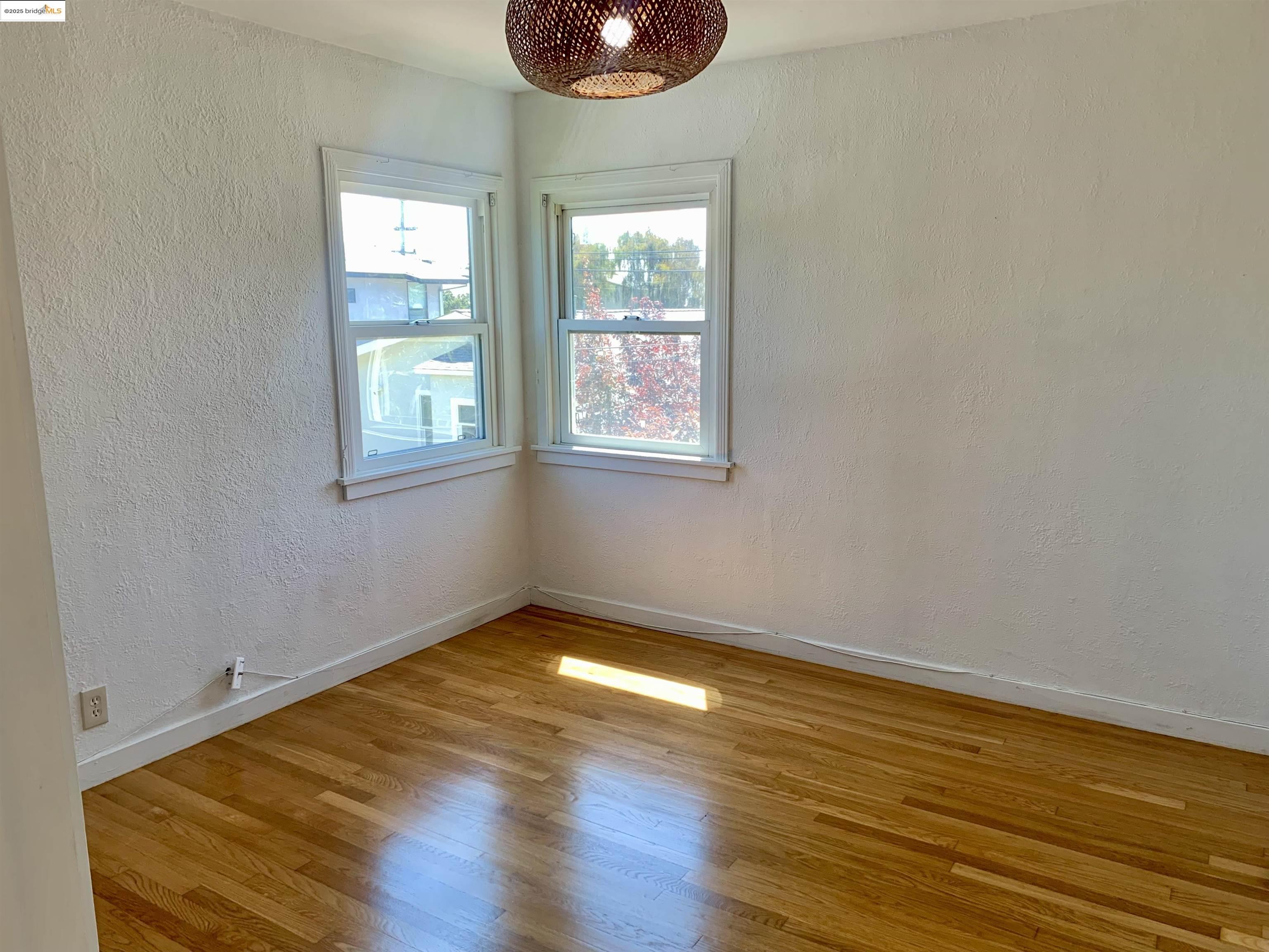 Detail Gallery Image 23 of 27 For 1028 61st St, Oakland,  CA 94608 - – Beds | – Baths