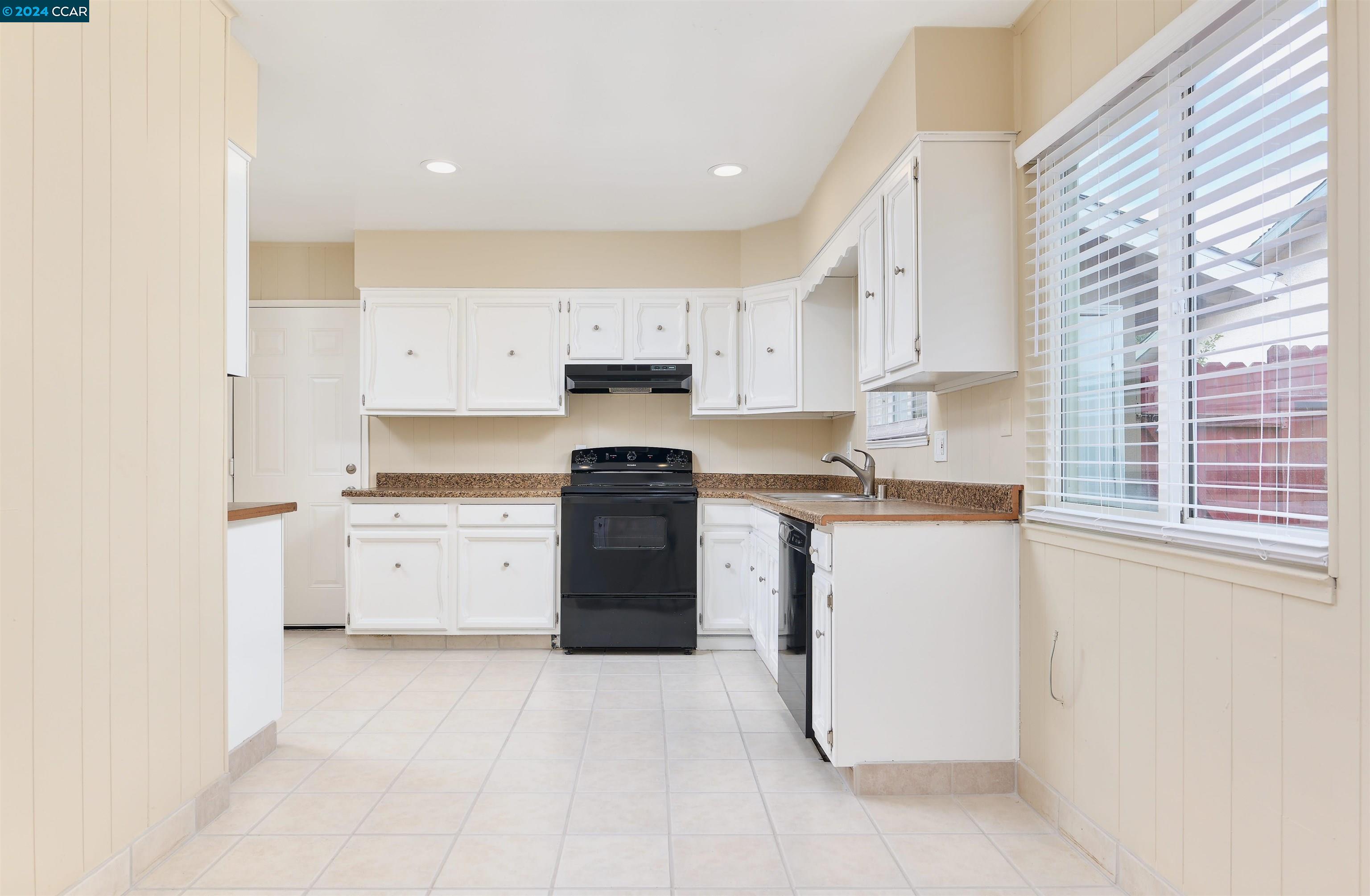 Detail Gallery Image 5 of 19 For 3836 Lankershim Way, North Highlands,  CA 95660 - 3 Beds | 2 Baths