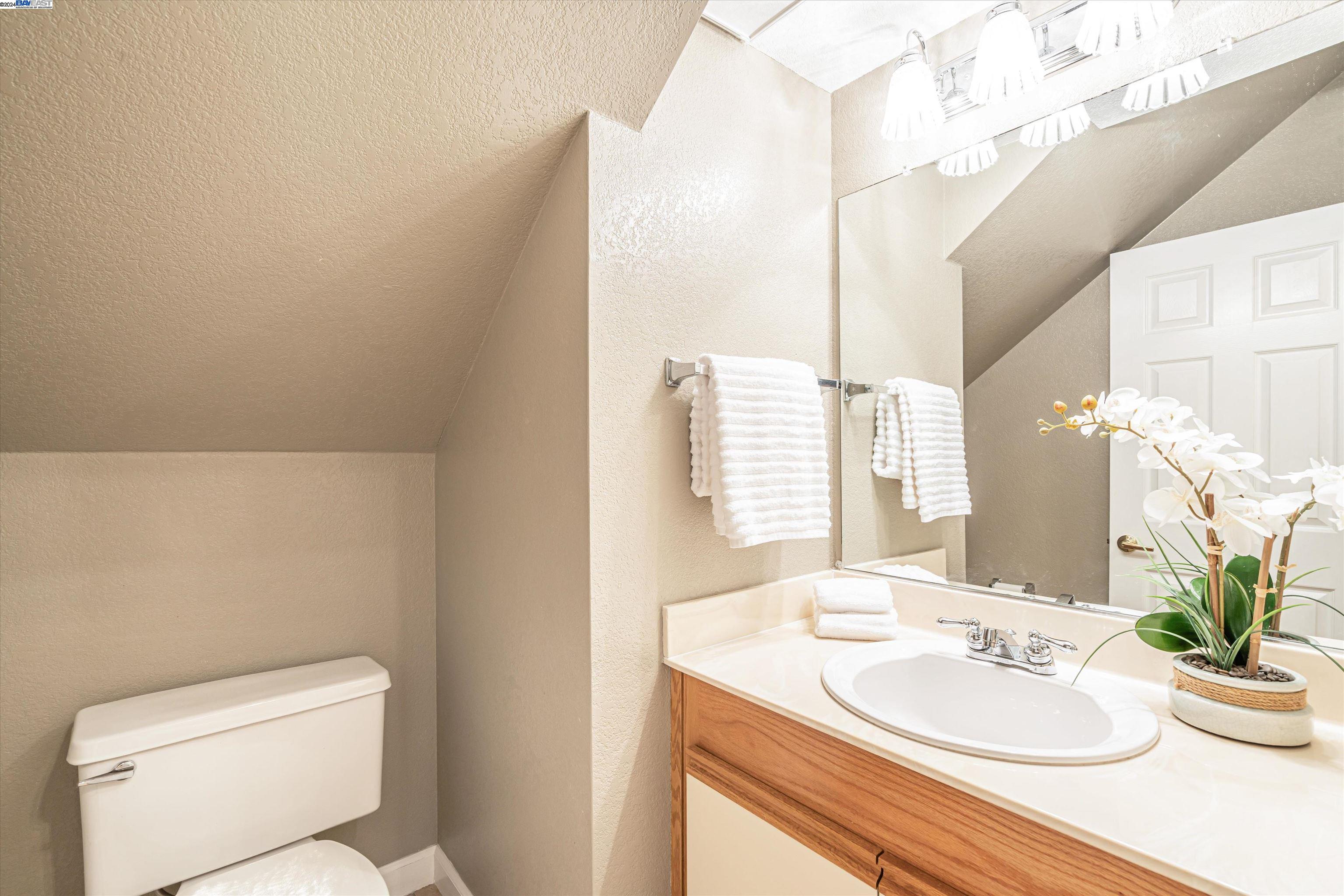 Detail Gallery Image 21 of 39 For 430 Medoc Ct., Mountain View,  CA 94043 - 3 Beds | 2/1 Baths