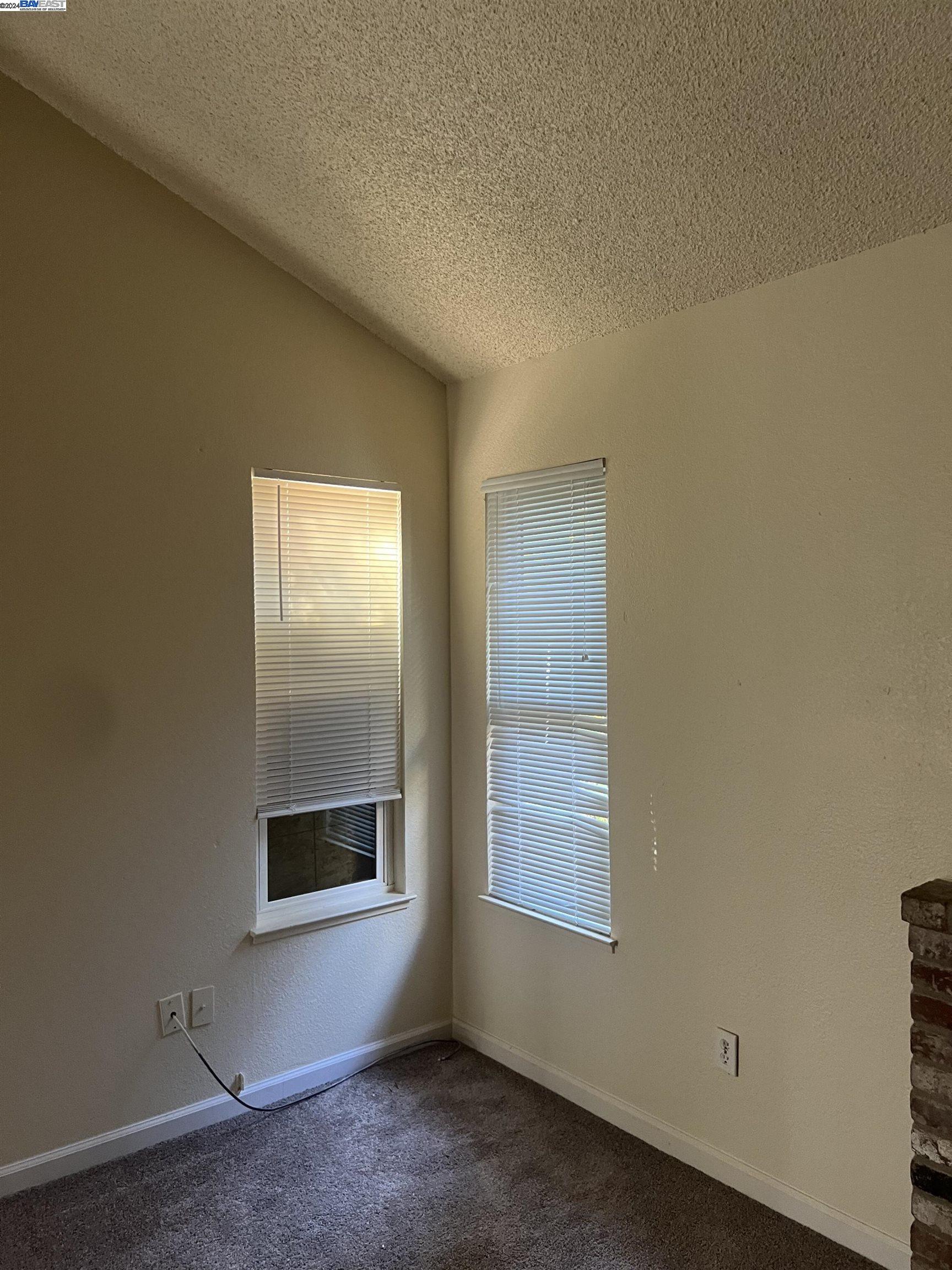 Detail Gallery Image 3 of 11 For 121 Ishi Cir, Sacramento,  CA 95833 - 3 Beds | 2/1 Baths