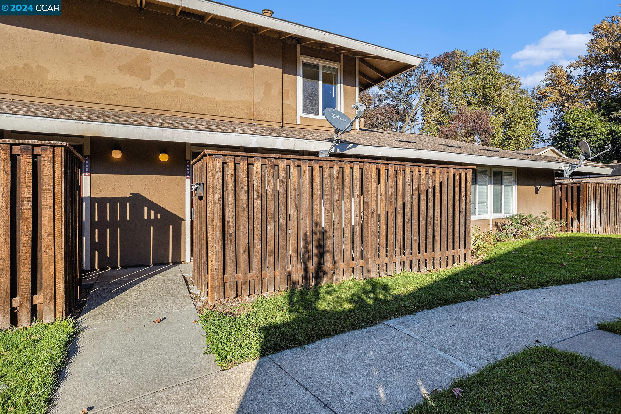 Detail Gallery Image 13 of 30 For 2065 Olivera Rd #B,  Concord,  CA 94520 - 2 Beds | 1/1 Baths