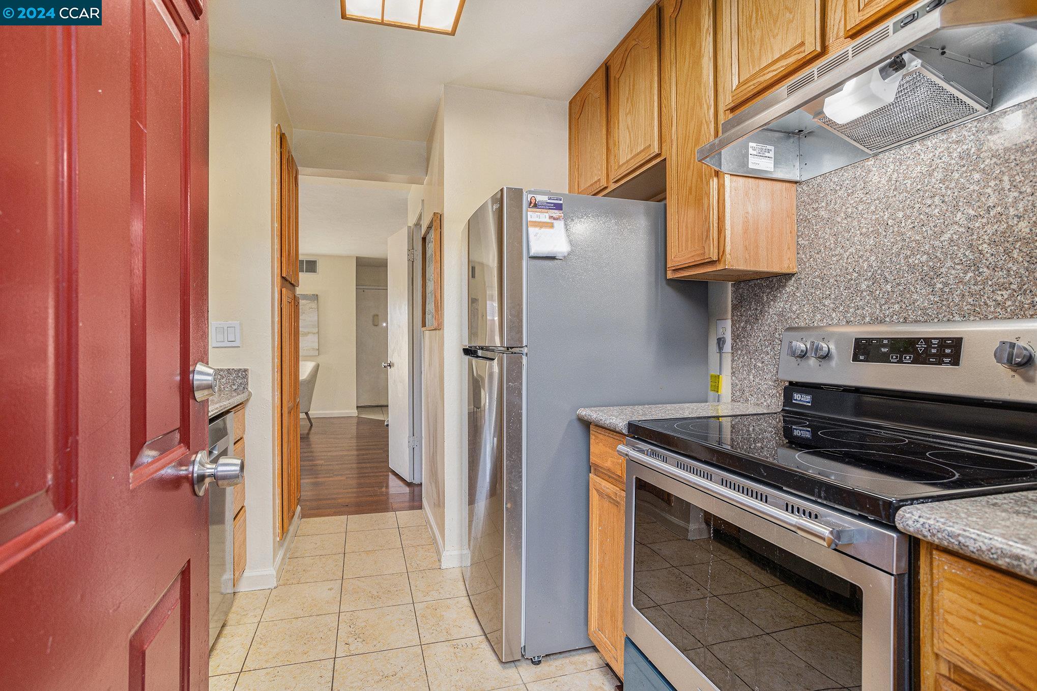 Detail Gallery Image 4 of 30 For 2065 Olivera Rd #B,  Concord,  CA 94520 - 2 Beds | 1/1 Baths