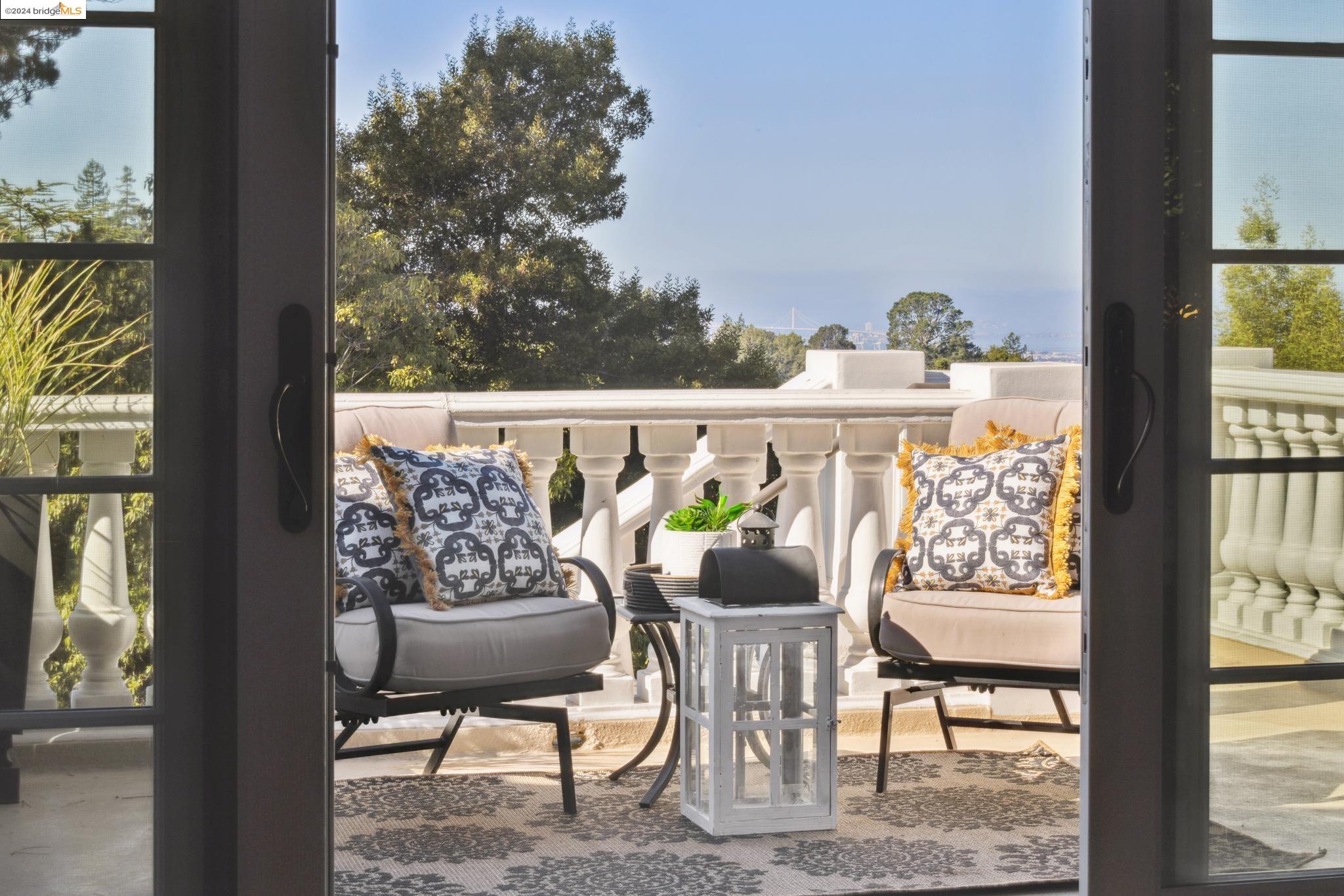 2727 Las Aromas
