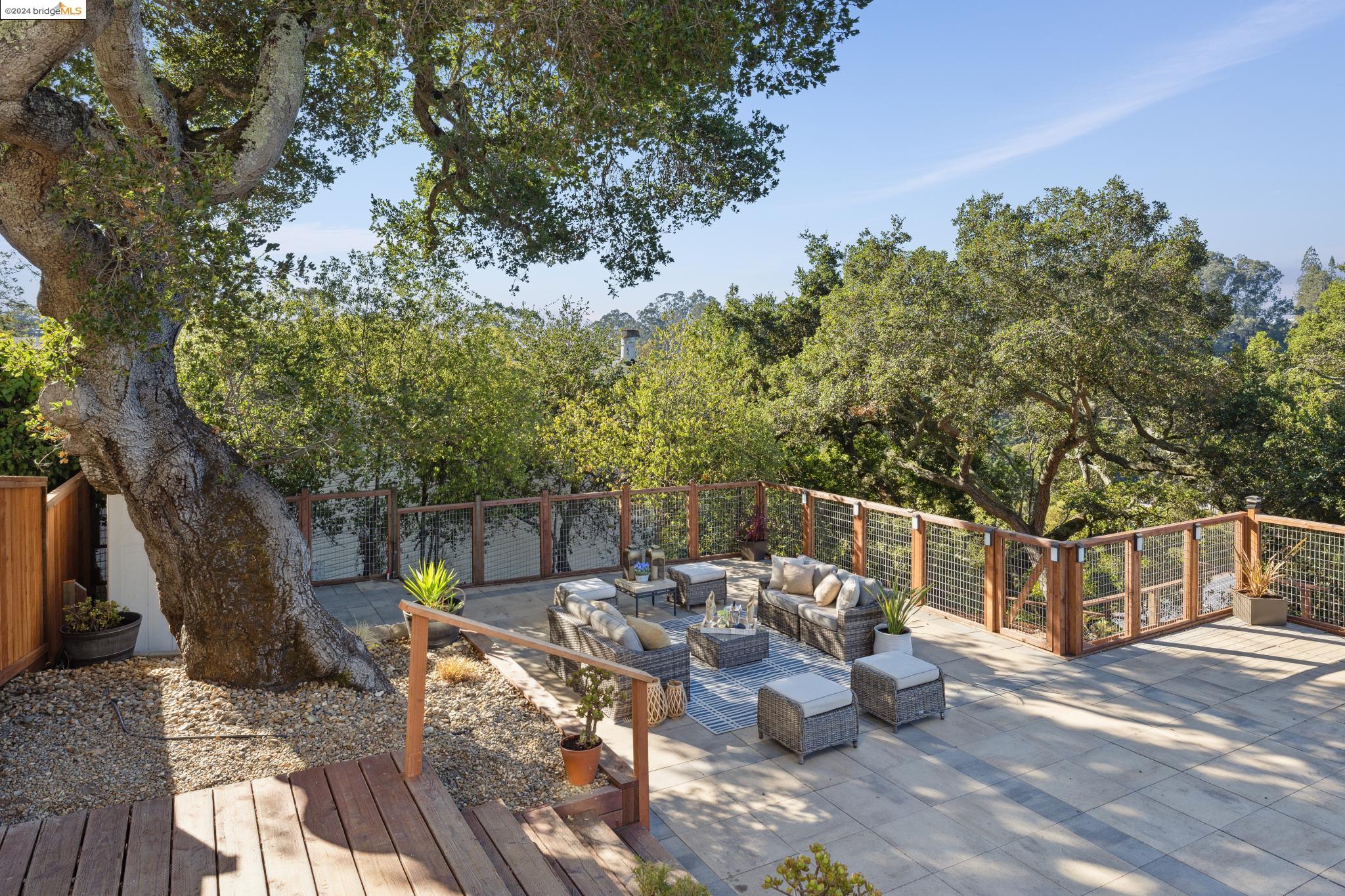 2727 Las Aromas