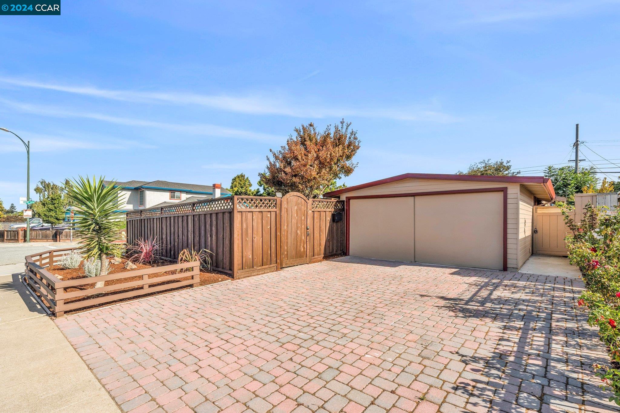 Detail Gallery Image 1 of 1 For 1601 S Norfolk St, San Mateo,  CA 94401 - 3 Beds | 2 Baths