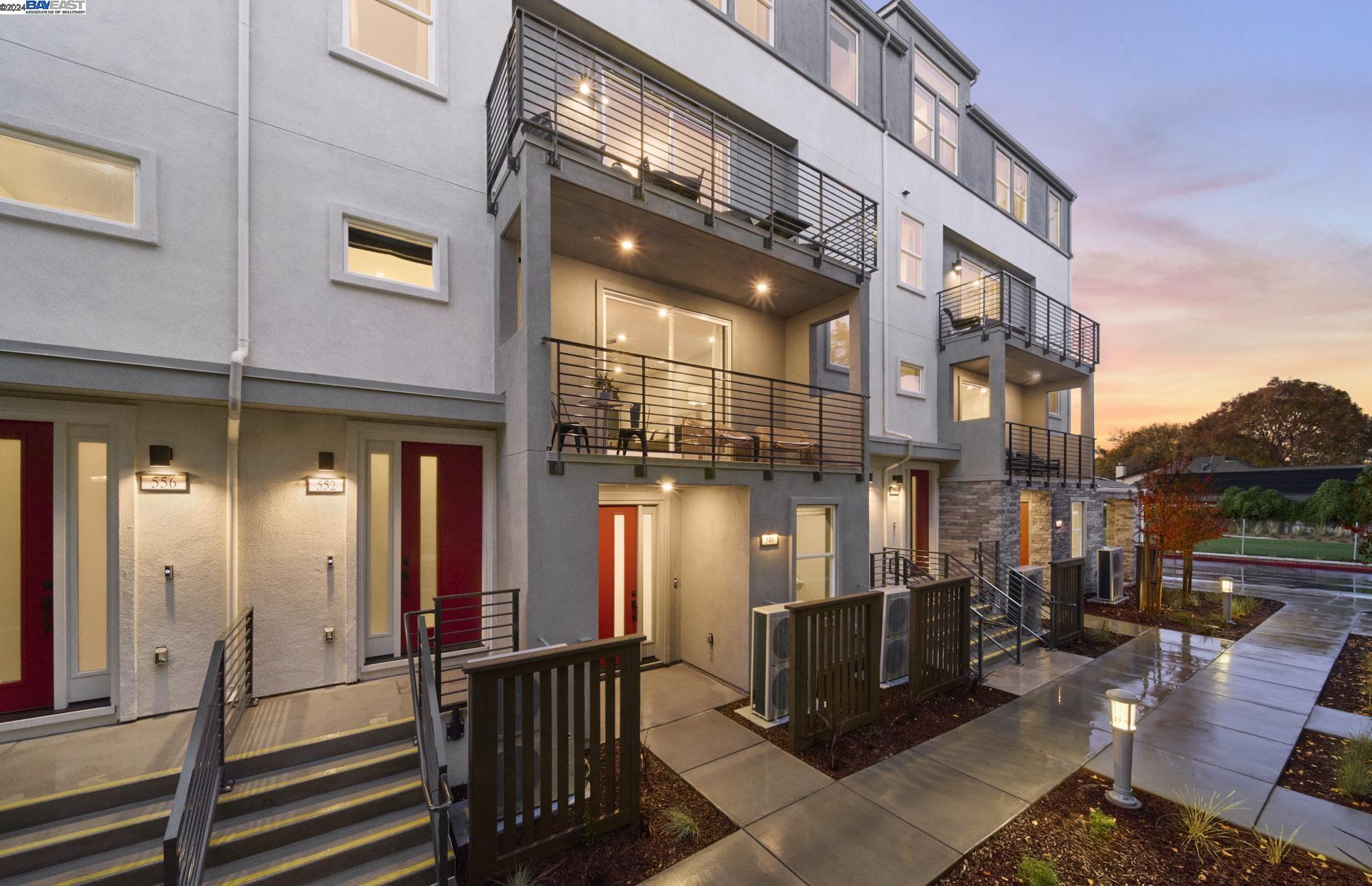 Detail Gallery Image 1 of 1 For 593 Oakdale Way #222-23,  San Jose,  CA 95117 - 3 Beds | 3 Baths