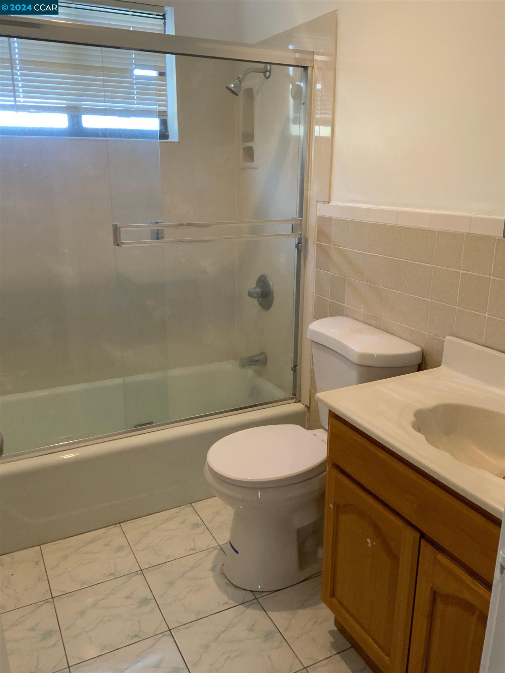 Detail Gallery Image 2 of 15 For 1311 Curtis Street, Berkeley,  CA 94702 - 4 Beds | 2 Baths
