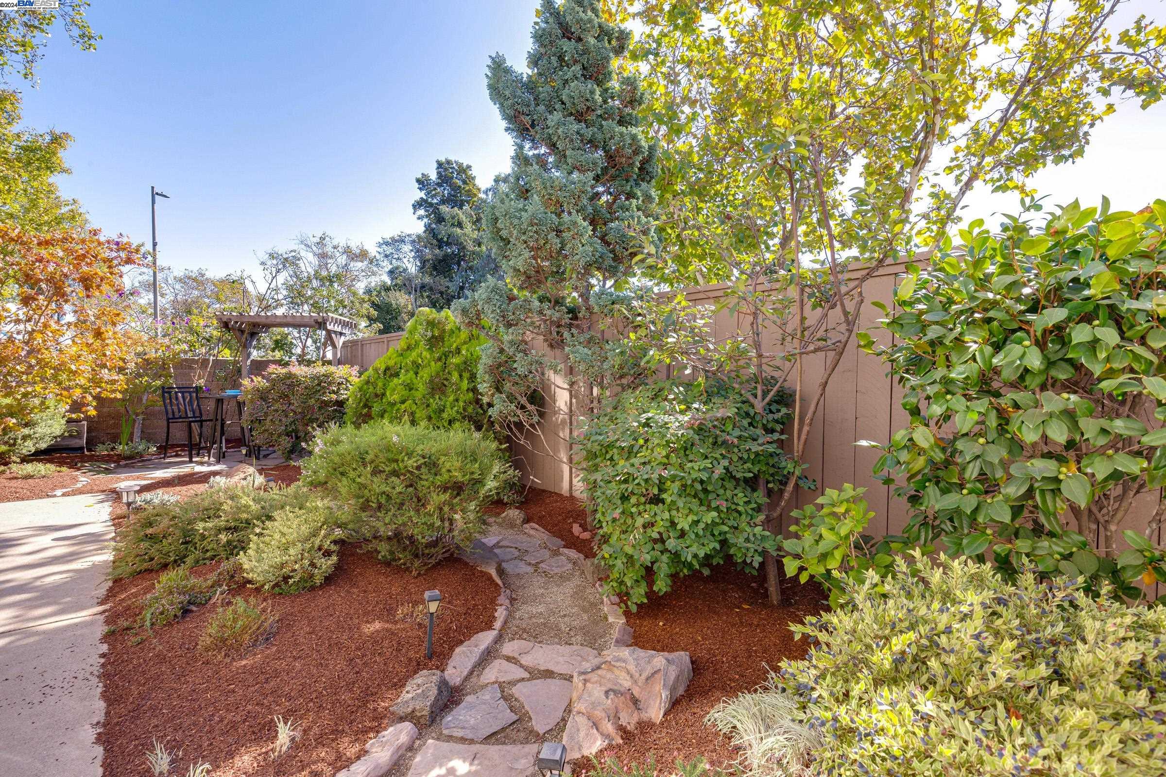 Detail Gallery Image 29 of 30 For 6 Weiss Ct, Alameda,  CA 94501 - 4 Beds | 2/1 Baths