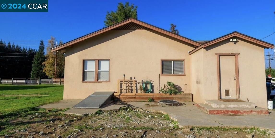 Detail Gallery Image 2 of 9 For 12242 Sw Orange Blossom Rd, Oakdale,  CA 95361 - 3 Beds | 1 Baths