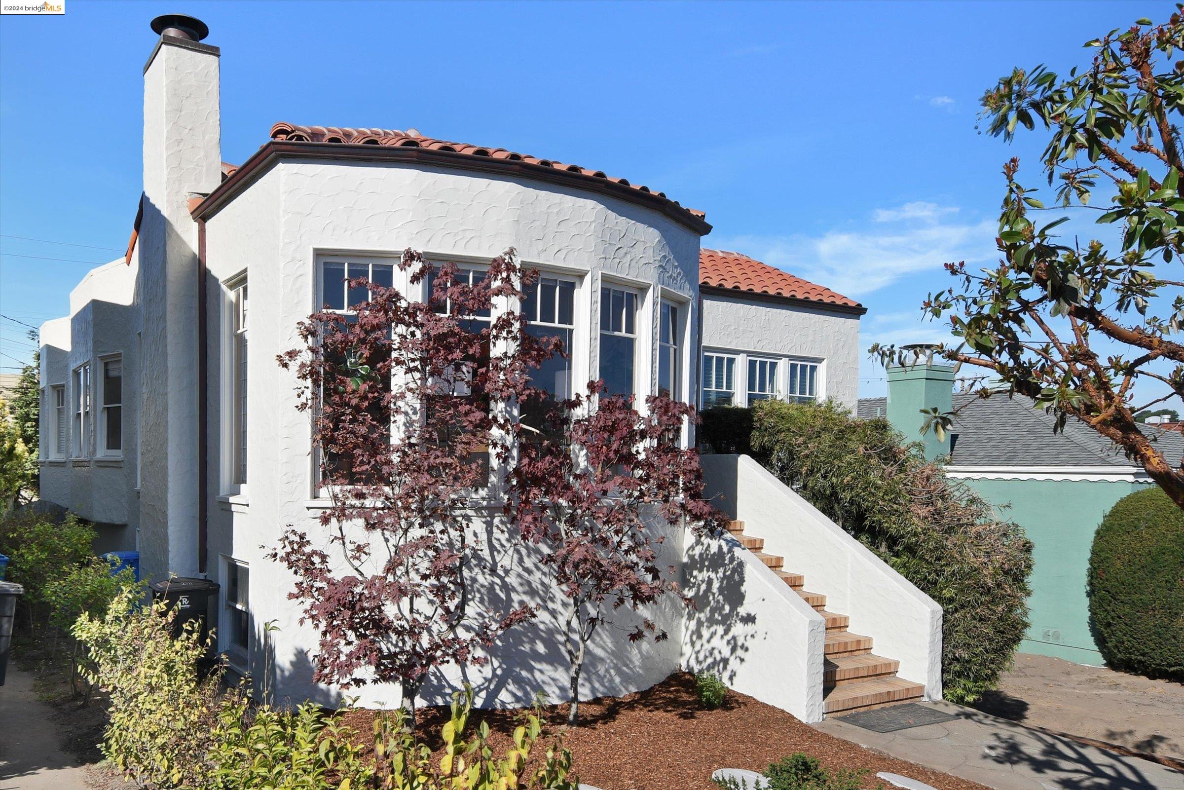Detail Gallery Image 1 of 1 For 2711 34th Ave, San Francisco,  CA 94116 - 2 Beds | 2 Baths