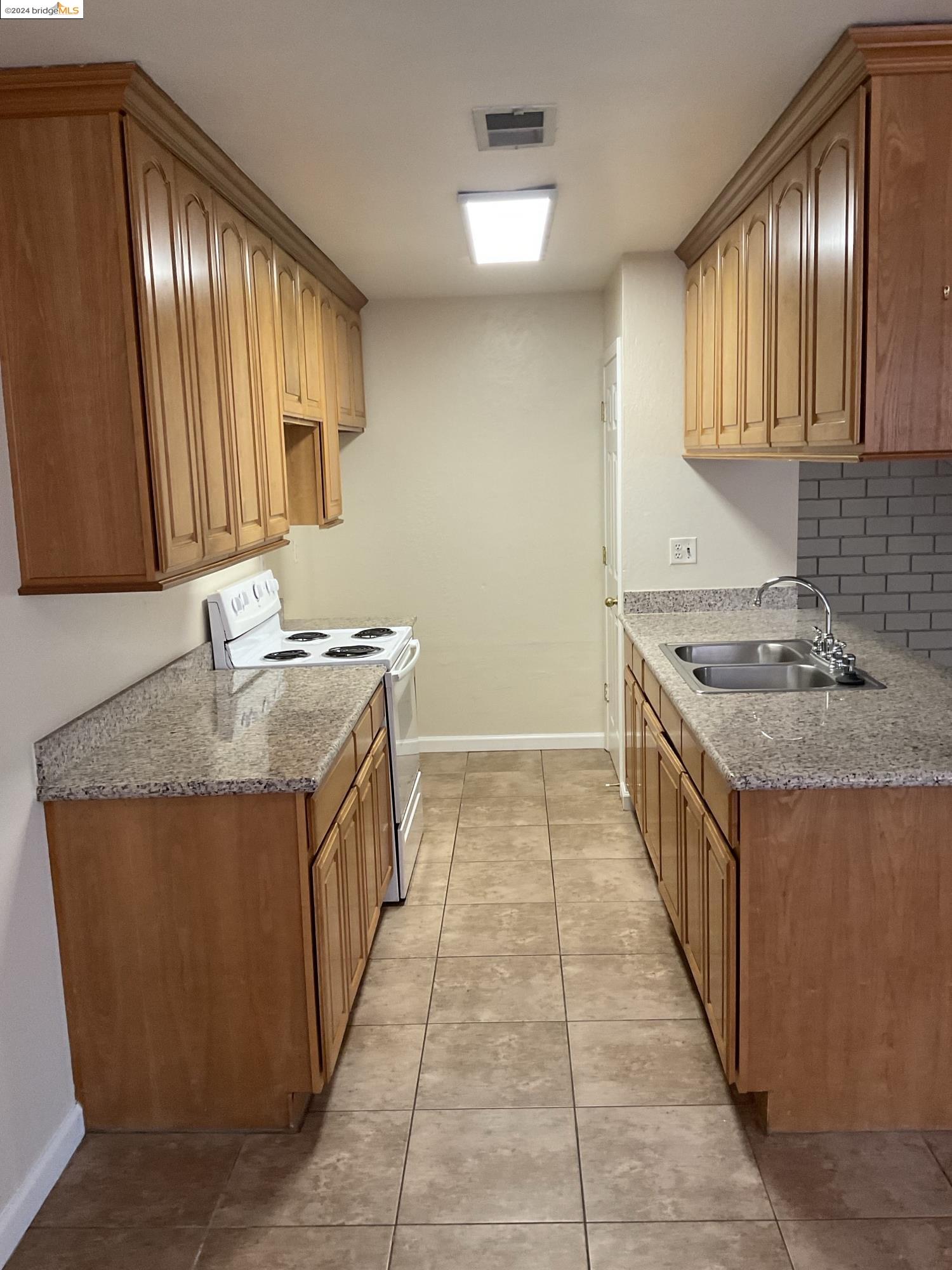 Detail Gallery Image 2 of 8 For 2123 Peppertree Way #2,  Antioch,  CA 94509 - 2 Beds | 1 Baths