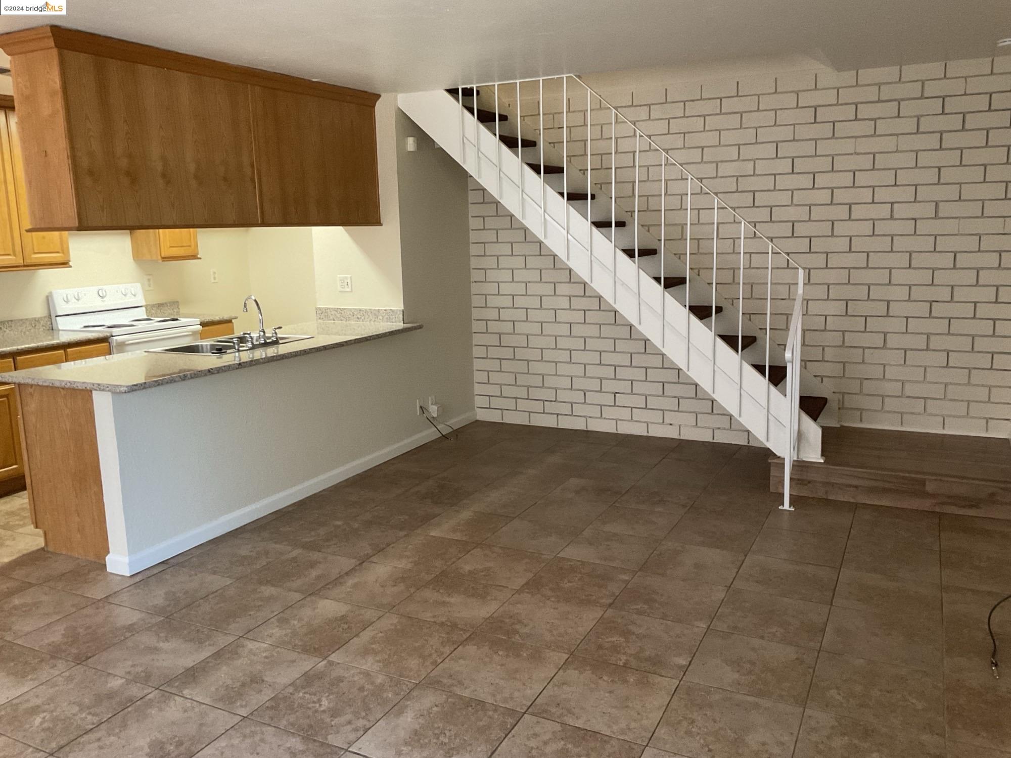 Detail Gallery Image 4 of 8 For 2123 Peppertree Way #2,  Antioch,  CA 94509 - 2 Beds | 1 Baths