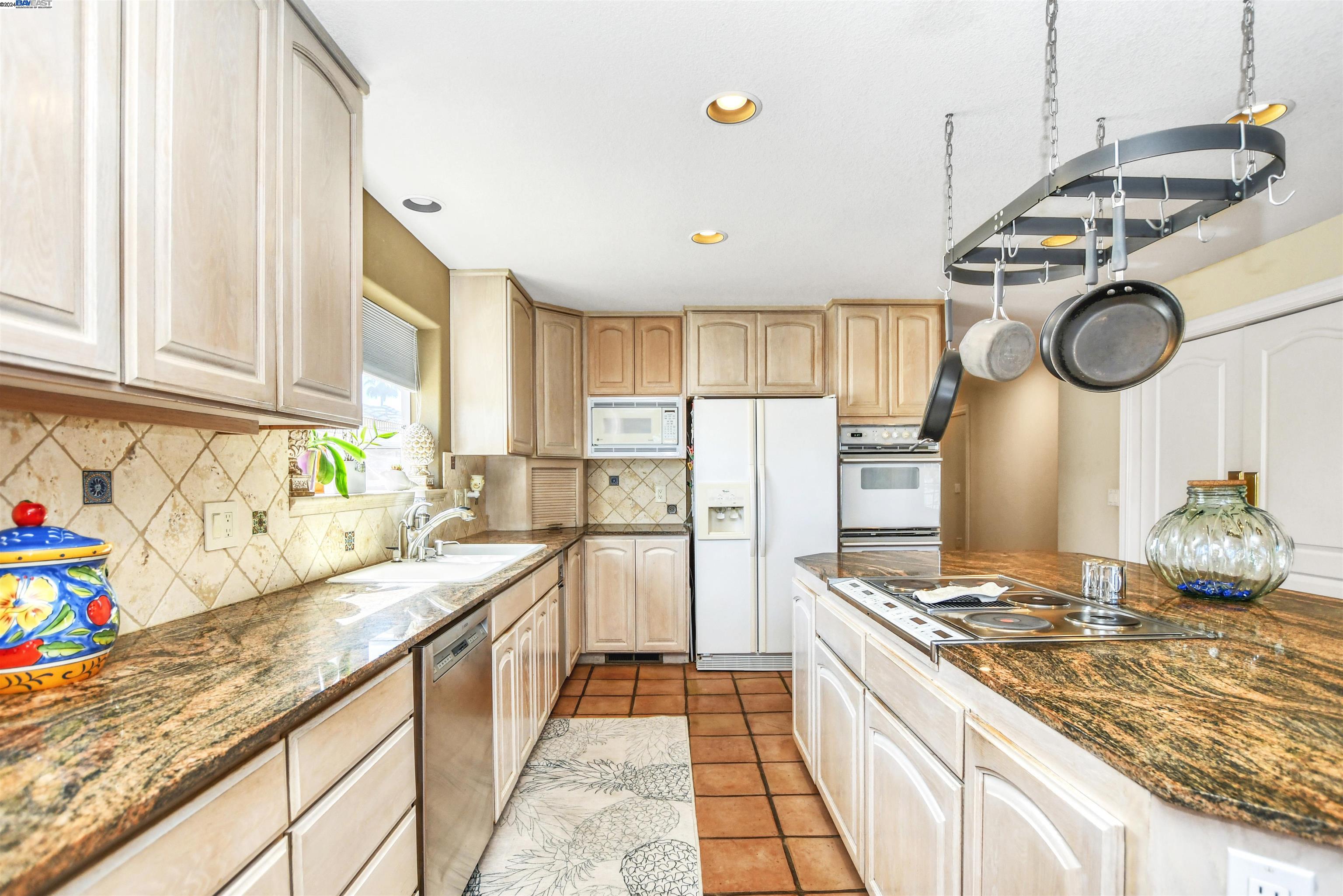 Detail Gallery Image 16 of 47 For 4333 Monterey Ct, Discovery Bay,  CA 94505 - 4 Beds | 3/1 Baths