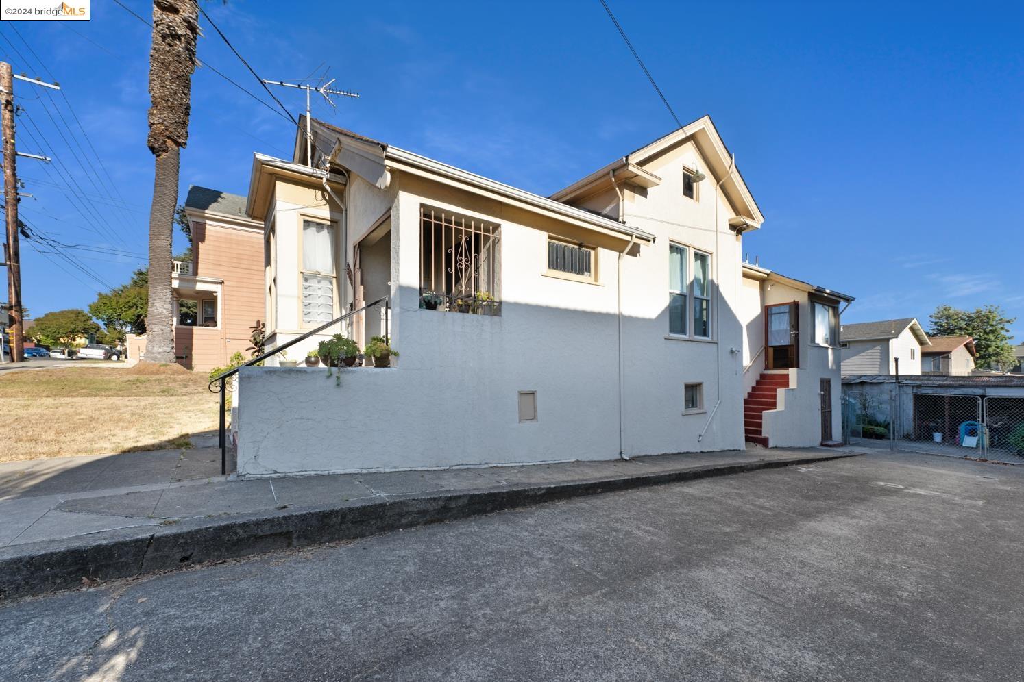 2232 11Th Ave, Oakland, California 94606, ,Residential Income,For Sale,2232 11Th Ave,41077122