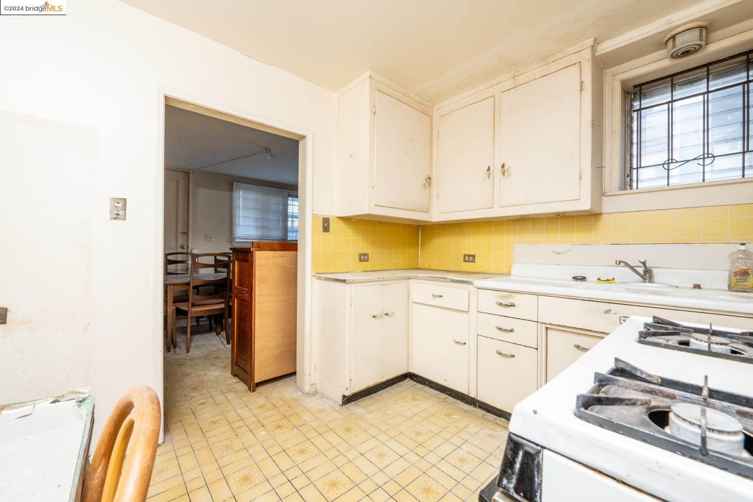 2232 11Th Ave, Oakland, California 94606, ,Residential Income,For Sale,2232 11Th Ave,41077122