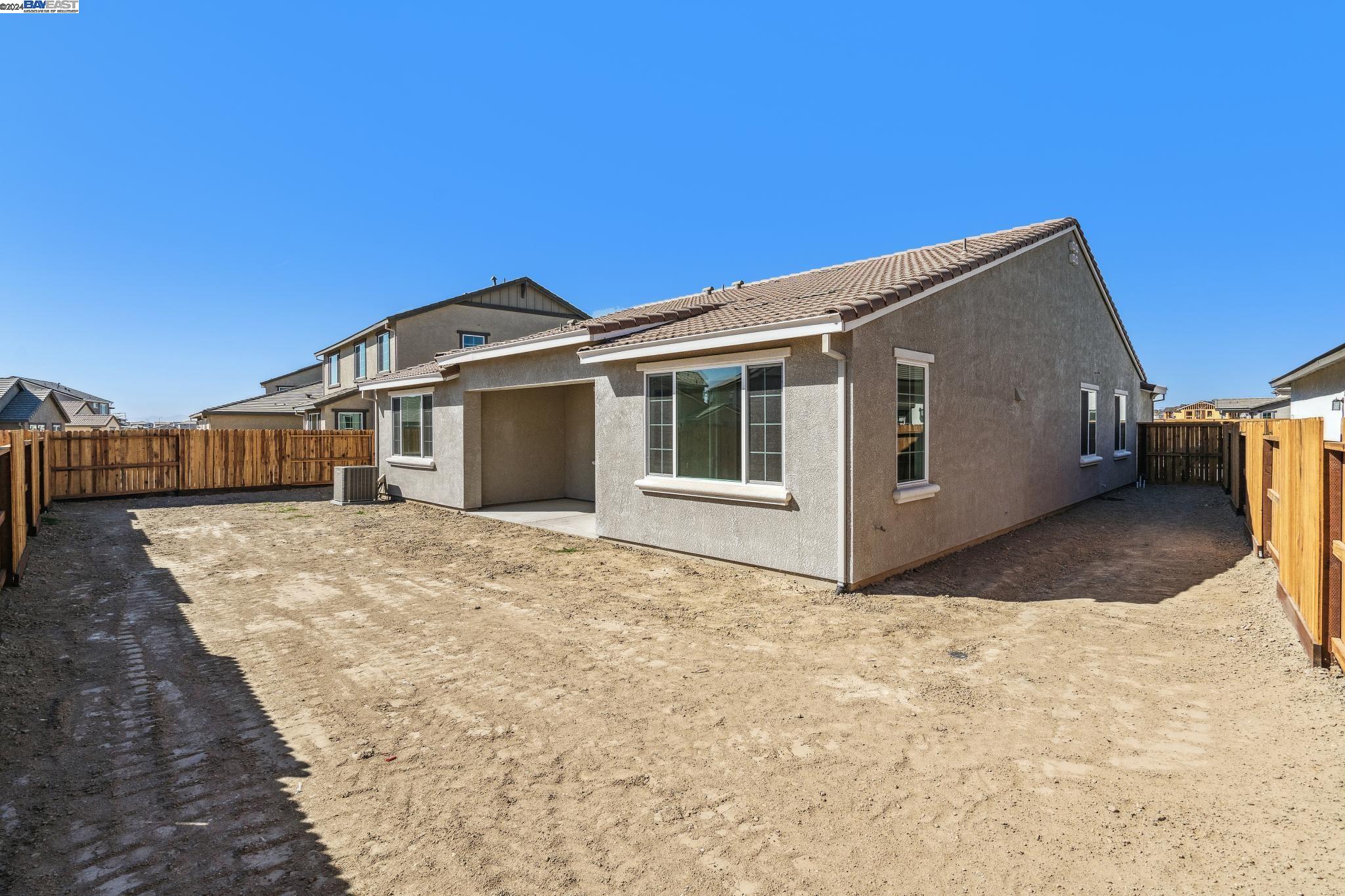 Detail Gallery Image 5 of 6 For Ascot Lane, Manteca,  CA 95337 - 3 Beds | 2 Baths