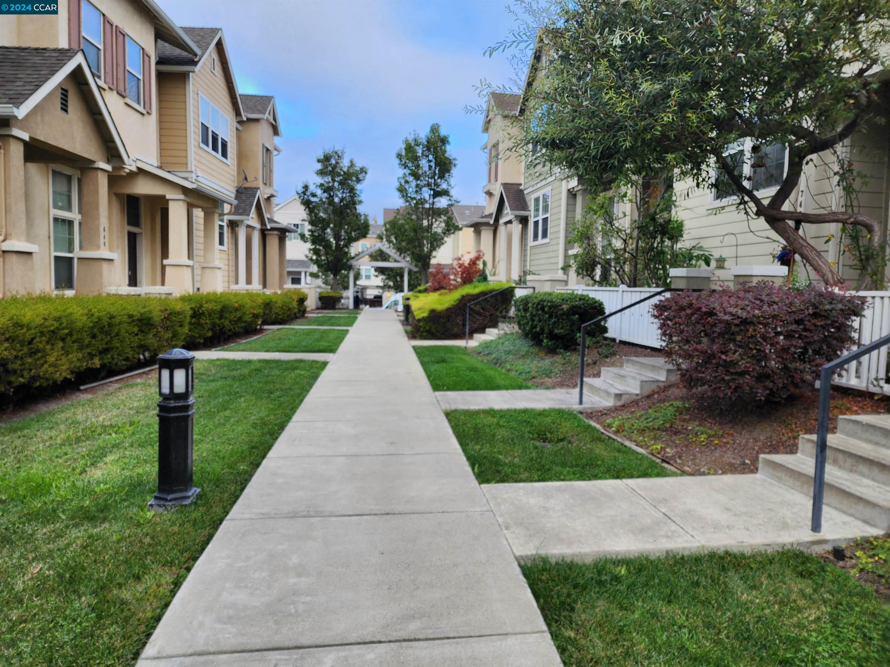 Detail Gallery Image 8 of 42 For 750 Summer Lane, Richmond,  CA 94806-1993 - 3 Beds | 2/1 Baths