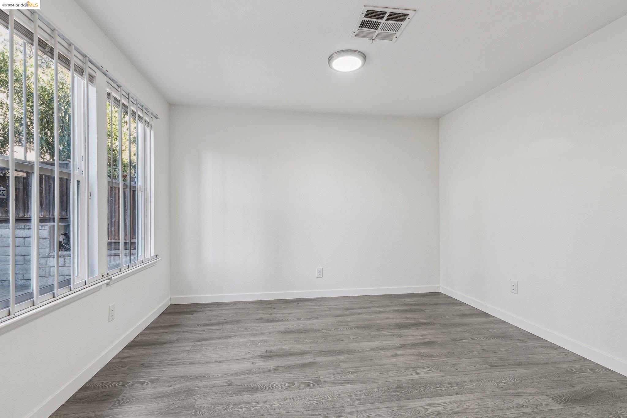 property-img