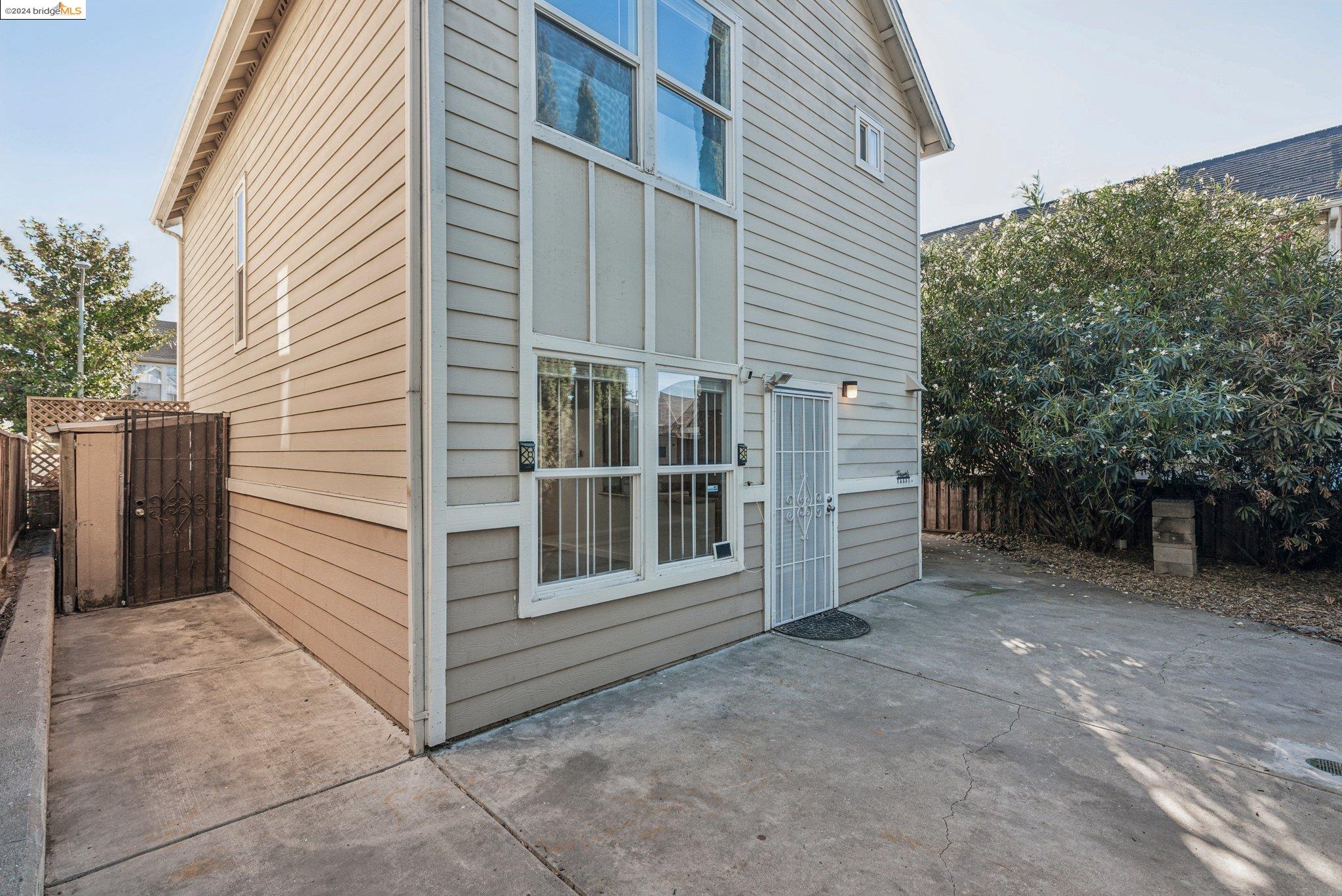 property-img