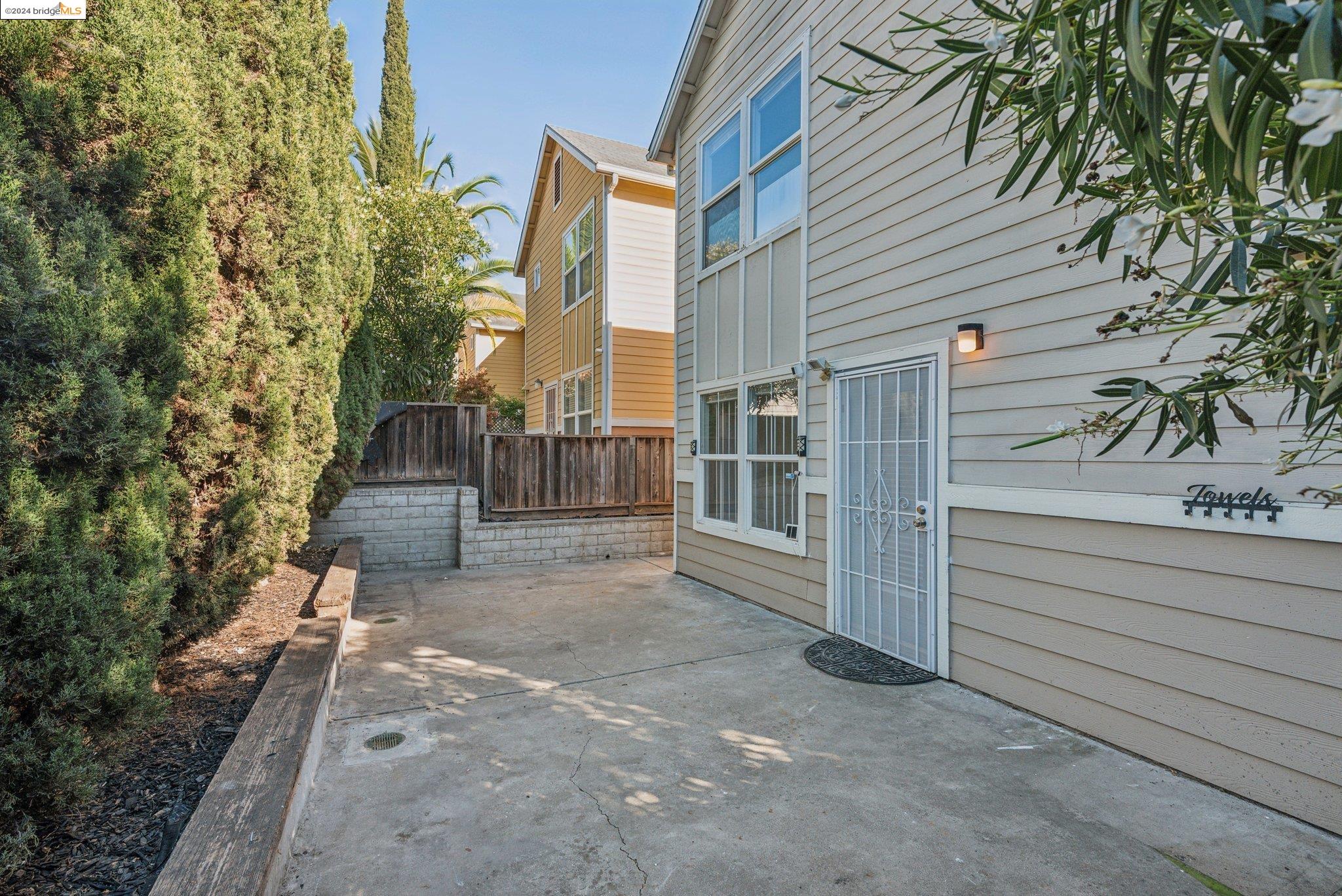 property-img