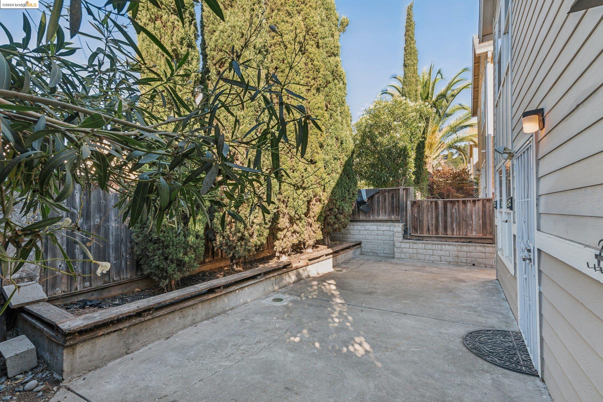 property-img