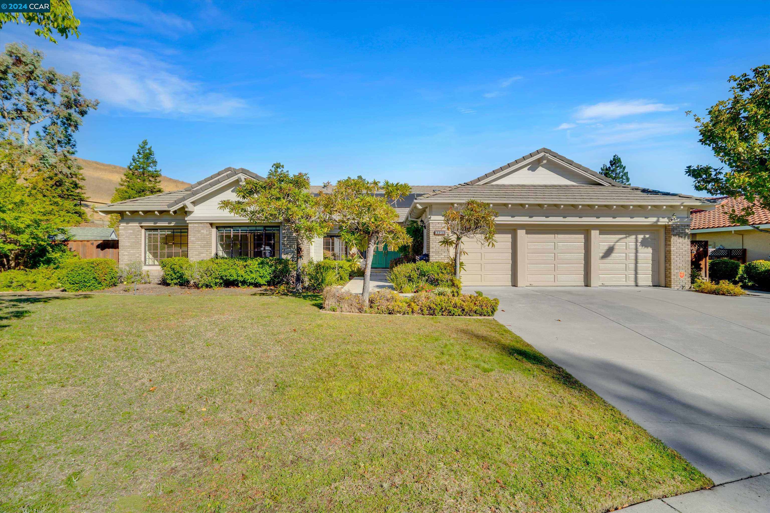 Detail Gallery Image 2 of 51 For 1121 Timbercreek Rd, San Ramon,  CA 94582 - 5 Beds | 2/1 Baths