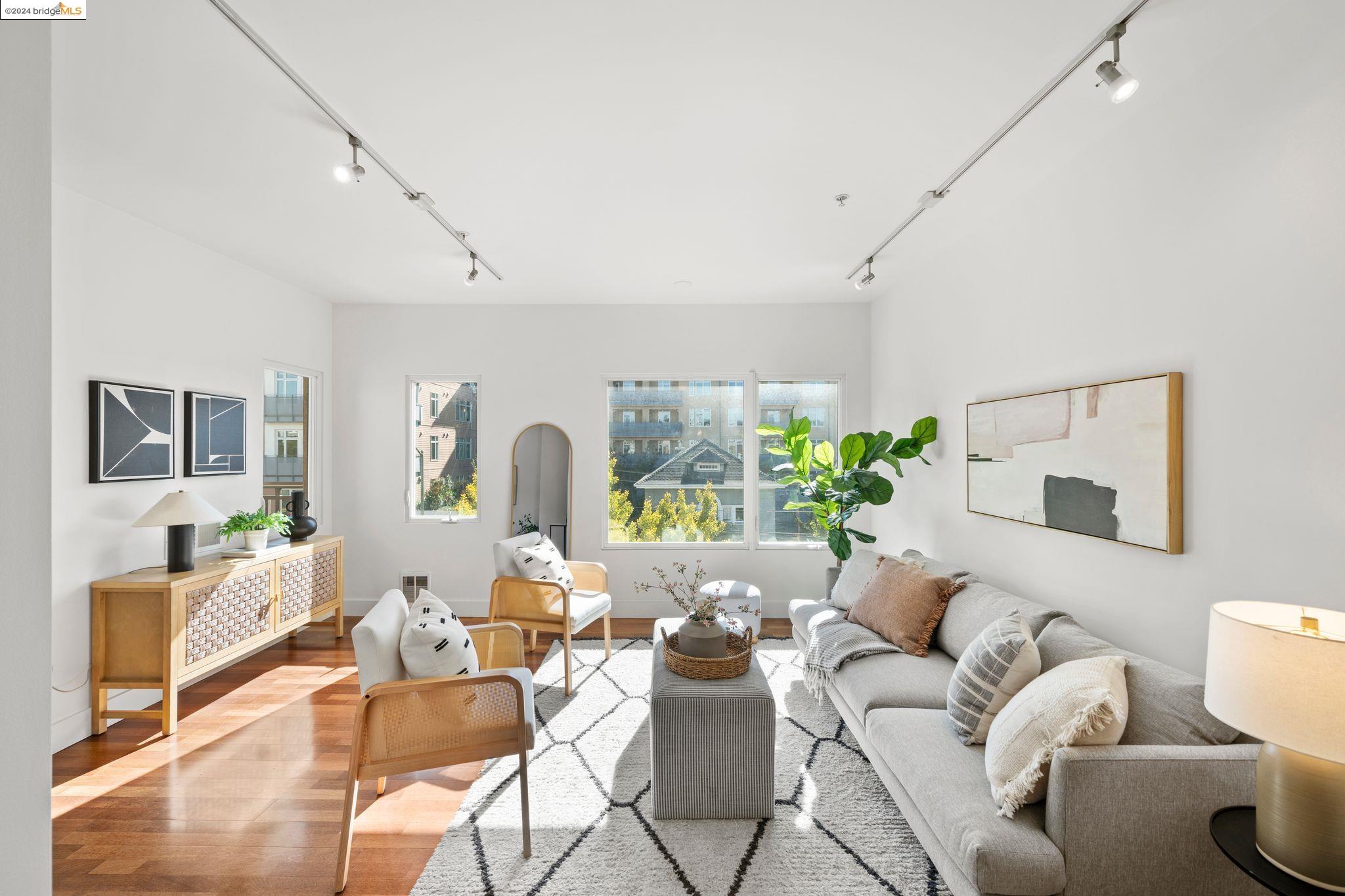 More Details about MLS # 41077310 : 532 30TH ST # 20