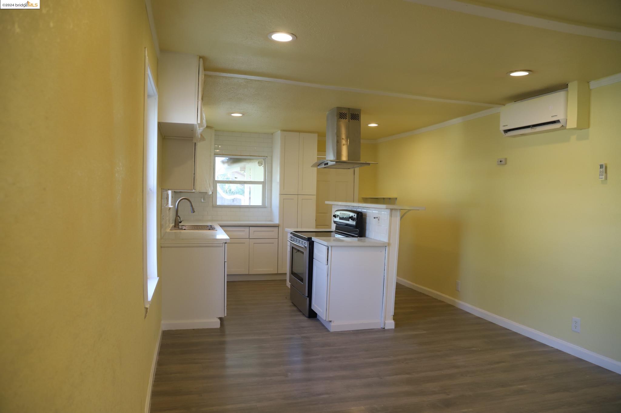 Detail Gallery Image 7 of 17 For 3748 19th Ave, Sacramento,  CA 95820 - 2 Beds | 1 Baths