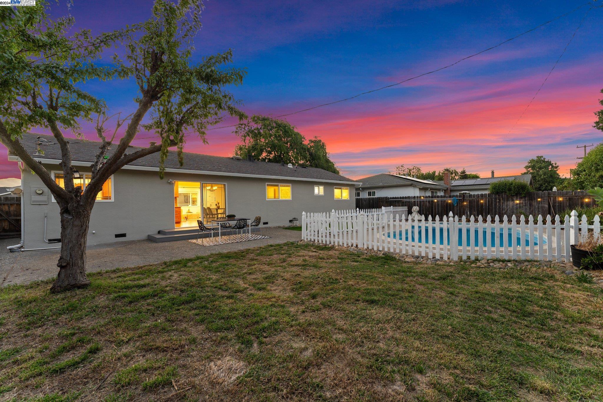 Detail Gallery Image 43 of 52 For 7917 Bristol Rd, Dublin,  CA 94568 - 4 Beds | 2 Baths