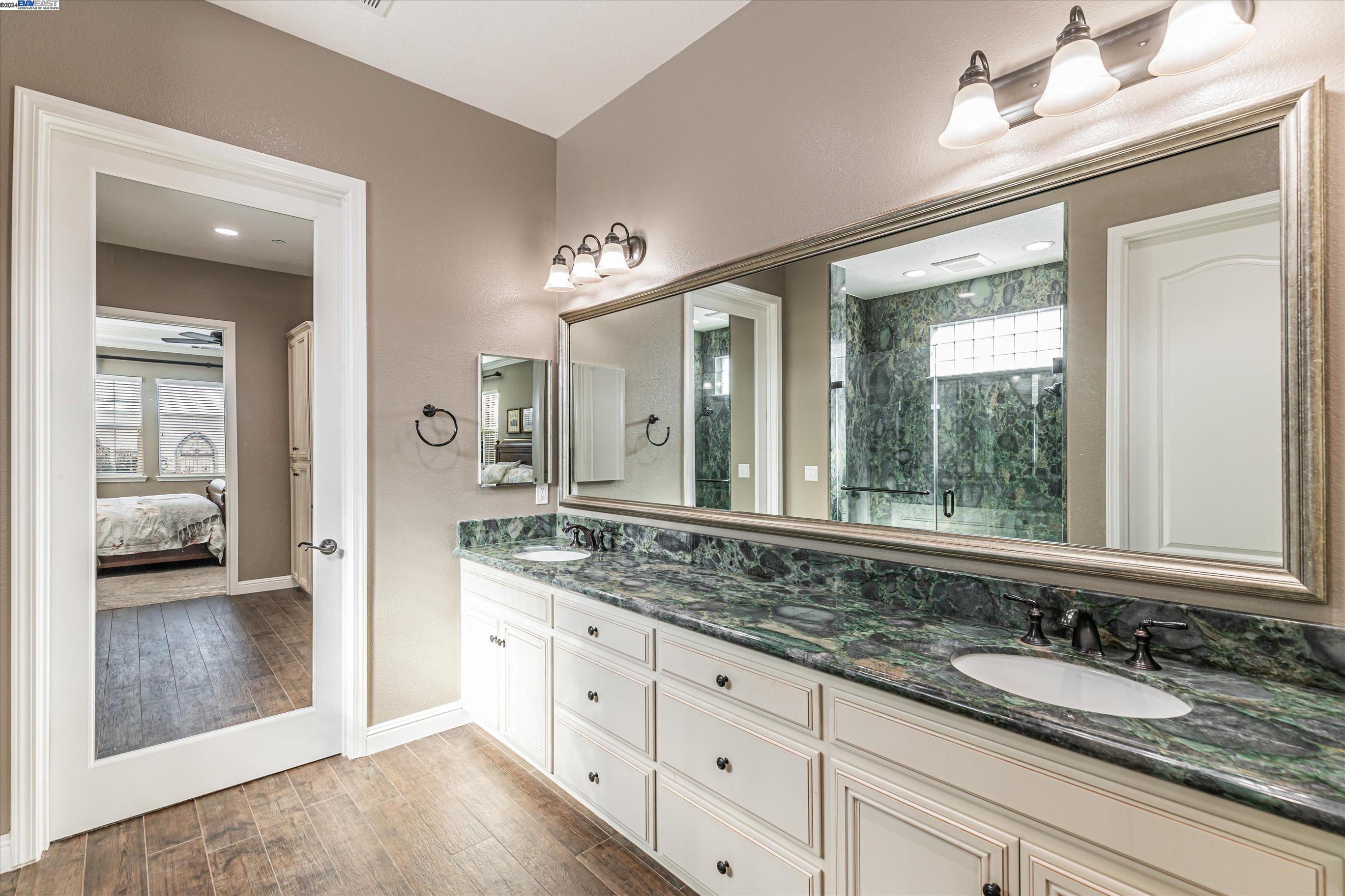 Detail Gallery Image 16 of 58 For 1534 Chatham Pl, Pleasanton,  CA 94566 - 3 Beds | 2/1 Baths