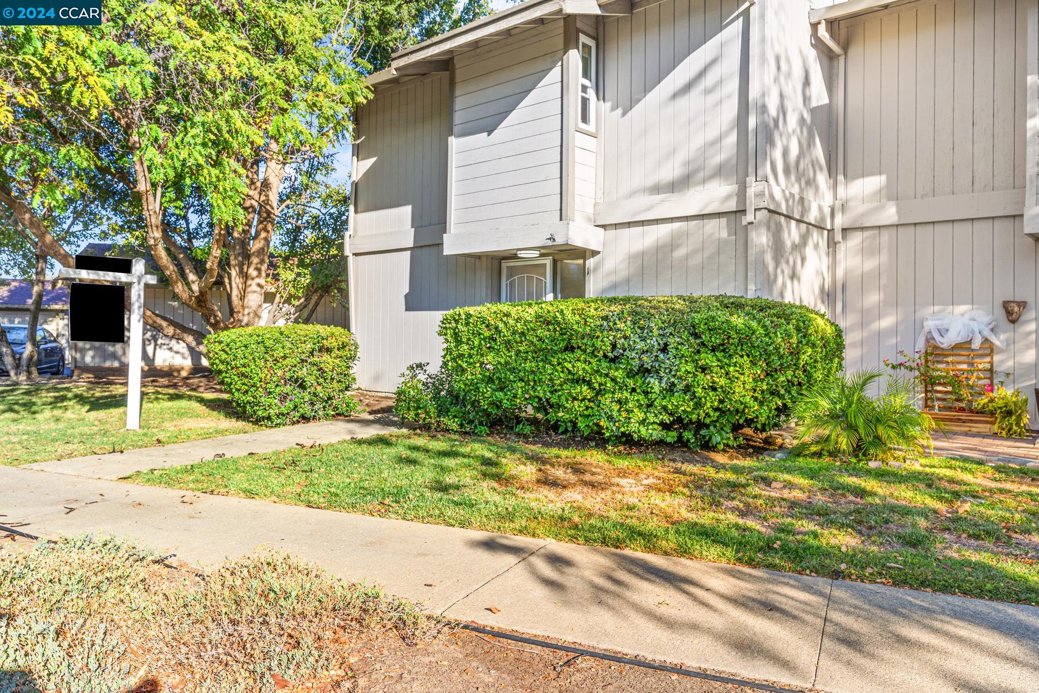 More Details about MLS # 41077410 : 1725 LANDANA DR # 1
