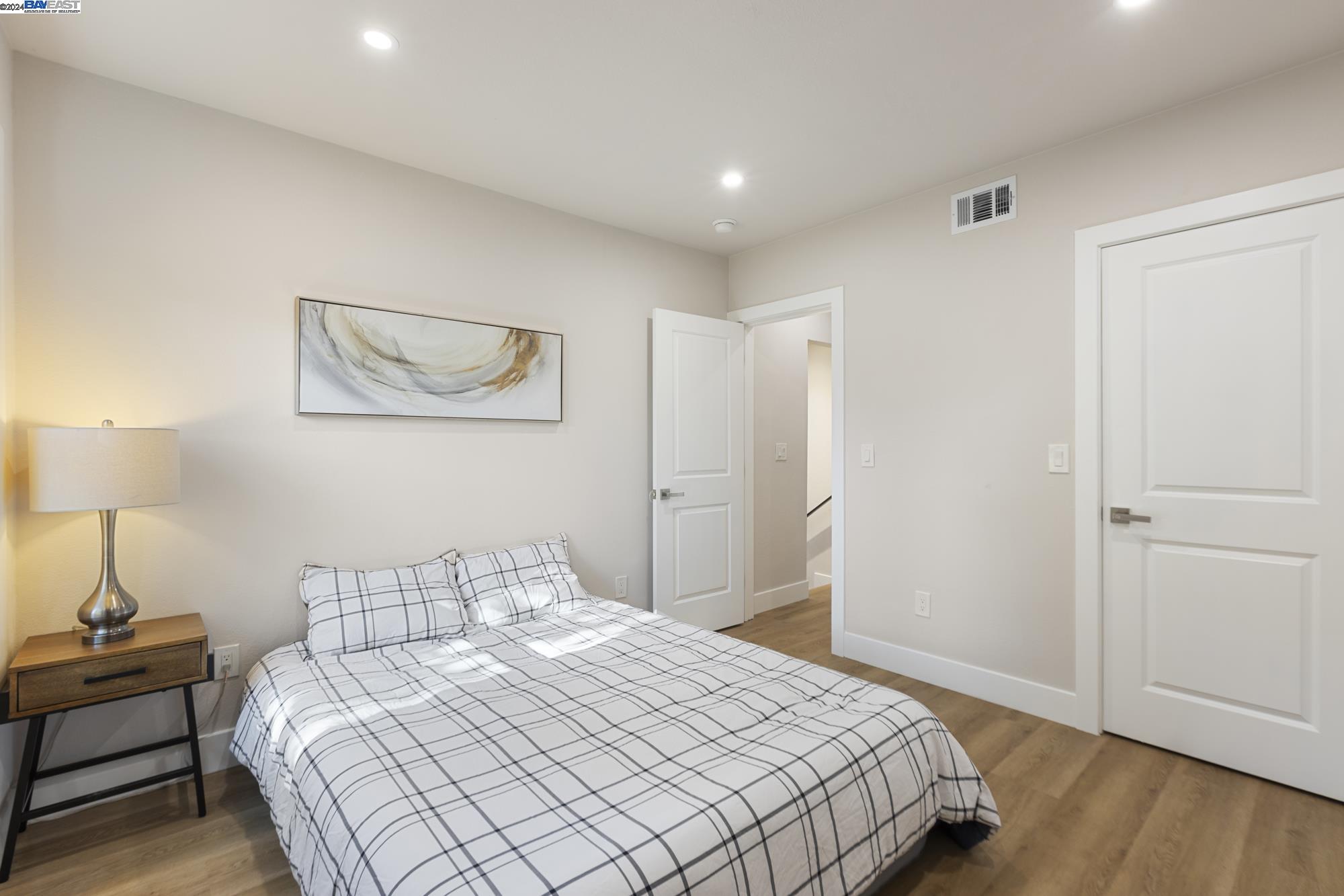 Detail Gallery Image 19 of 39 For 1369 Holman Rd, Oakland,  CA 94610 - 3 Beds | 2 Baths