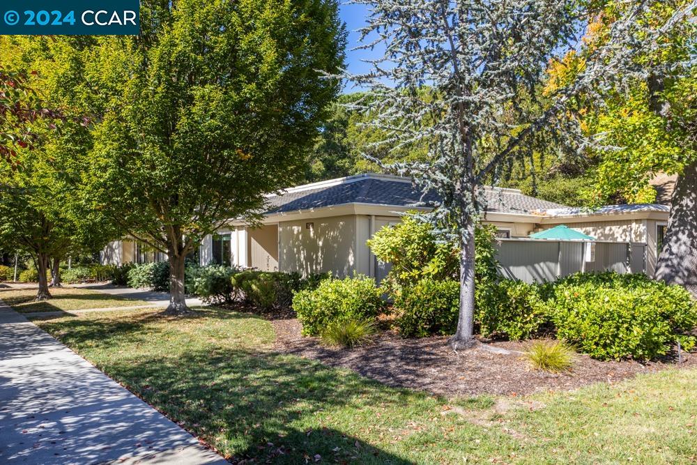 Detail Gallery Image 1 of 1 For 1971 Golden Rain Rd #4,  Walnut Creek,  CA 94595 - 2 Beds | 2 Baths