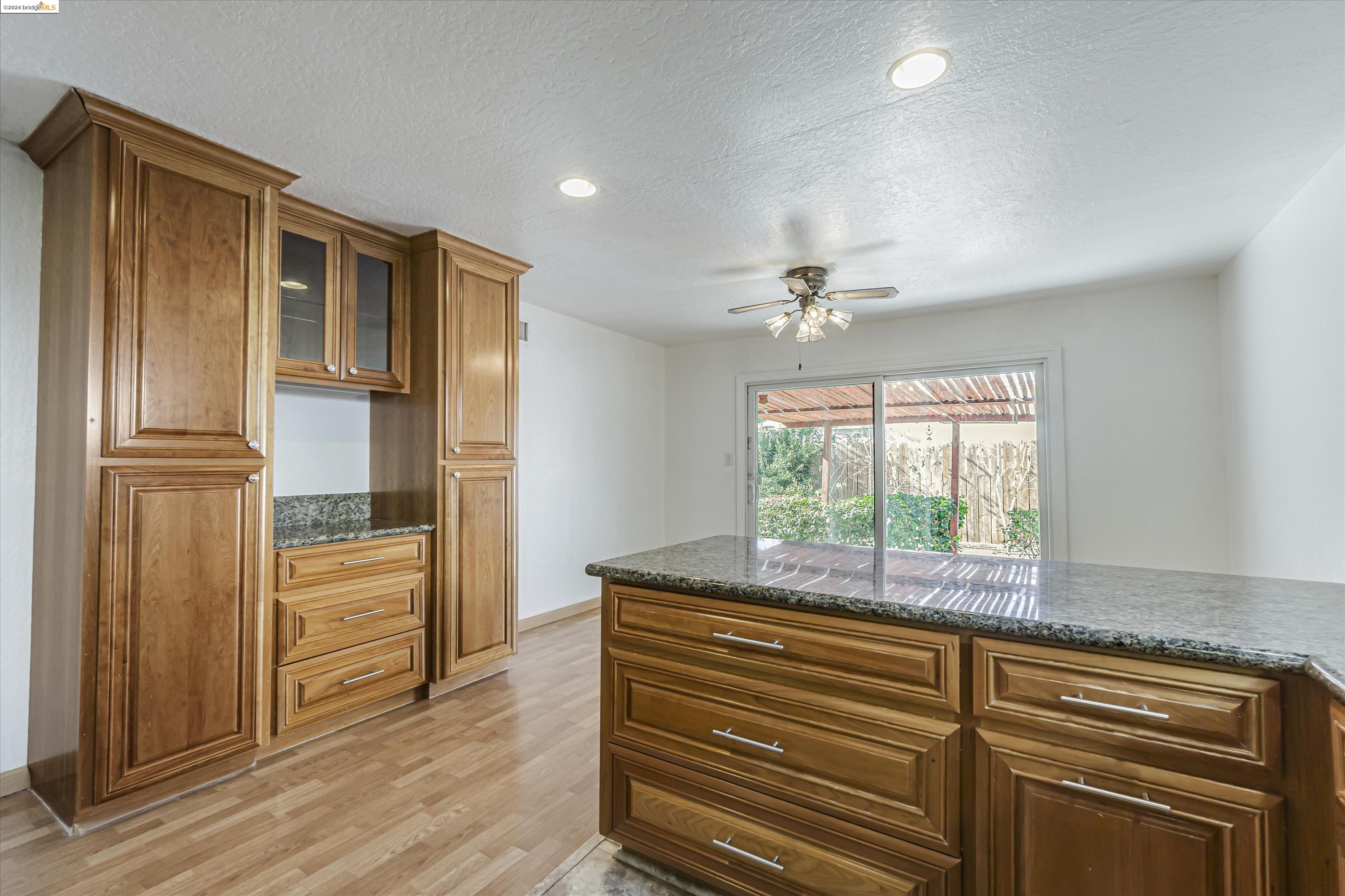 Detail Gallery Image 12 of 42 For 136 Viking Way, Pittsburg,  CA 94565 - 4 Beds | 1/1 Baths