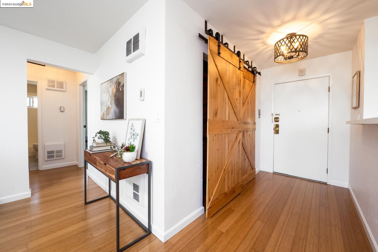 Detail Gallery Image 2 of 33 For 233 Orange Street #306,  Oakland,  CA 94610 - 2 Beds | 1 Baths