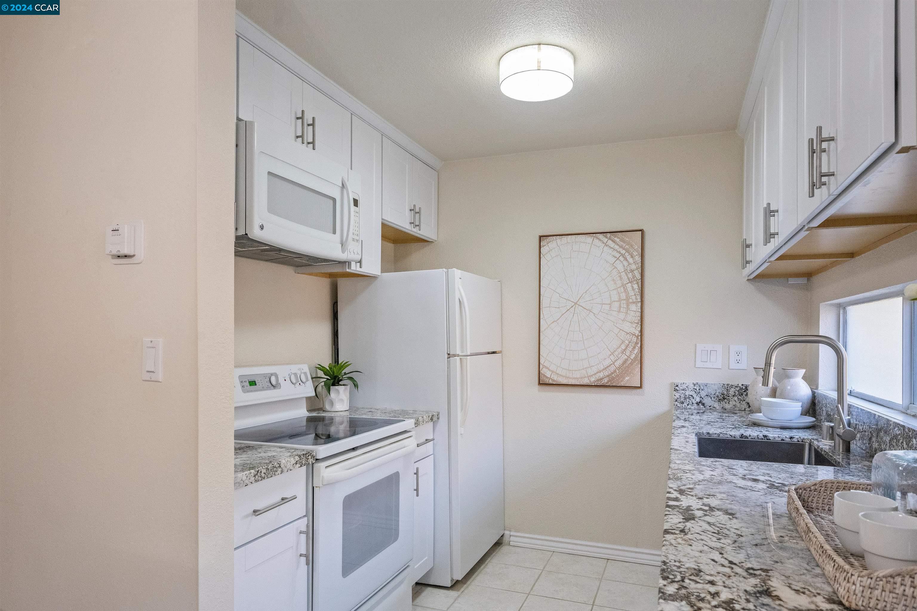 Detail Gallery Image 17 of 47 For 810 Oak Grove Rd #97,  Concord,  CA 94518 - 1 Beds | 1 Baths