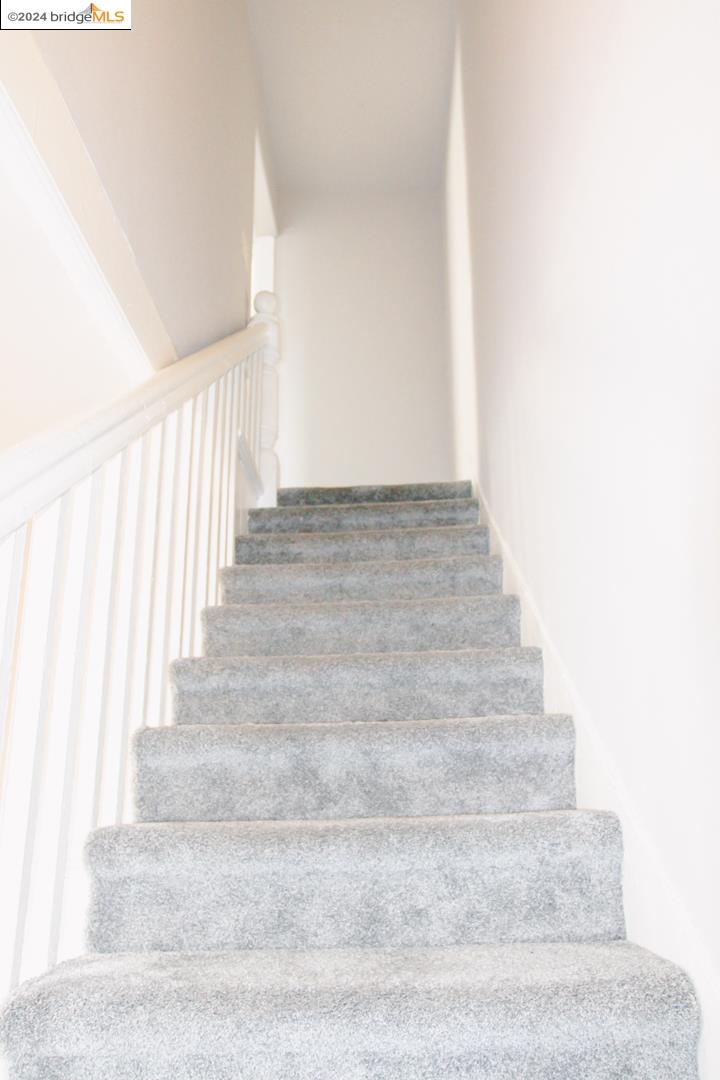 Detail Gallery Image 11 of 21 For 1173 12th St., Oakland,  CA 94607 - 2 Beds | 1 Baths