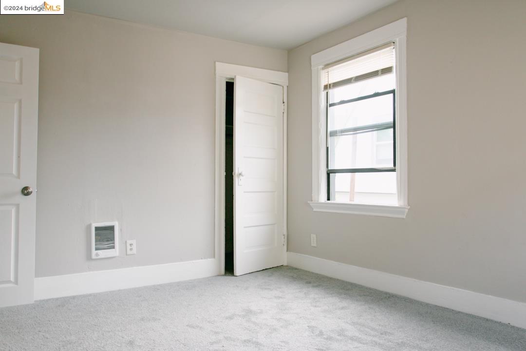 Detail Gallery Image 17 of 21 For 1173 12th St., Oakland,  CA 94607 - 2 Beds | 1 Baths